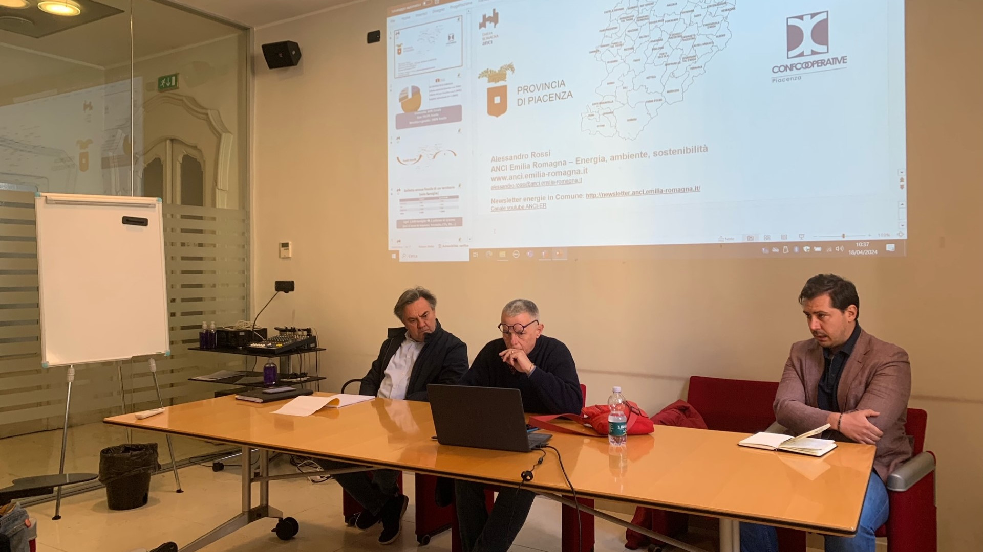 Transizione energetica, Anci: "I Comuni installino nuovi impianti fotovoltaici"