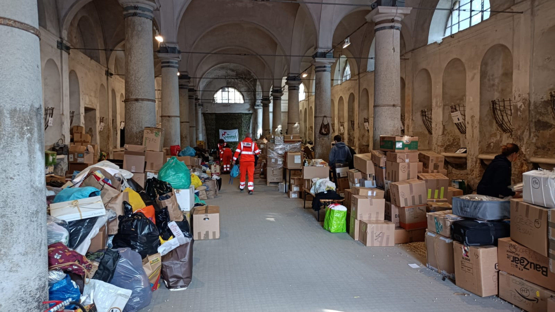 Aiuti per gli ucraini: "Servono alimenti non deperibili". Tre giorni di chiusura da lunedì