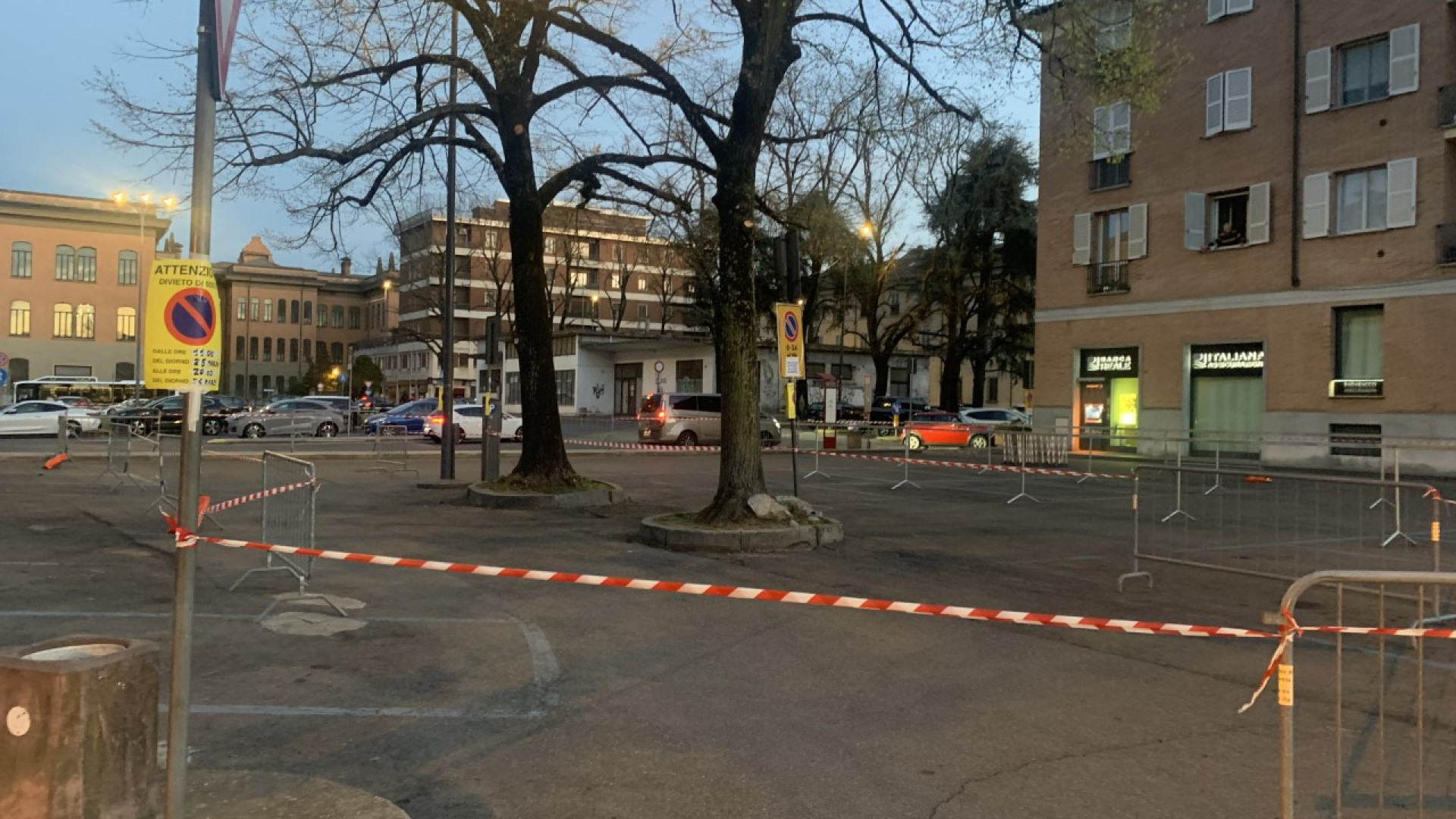 Il parcheggio deve essere libero per il duathlon: raffica di rimozioni in piazza Casali
