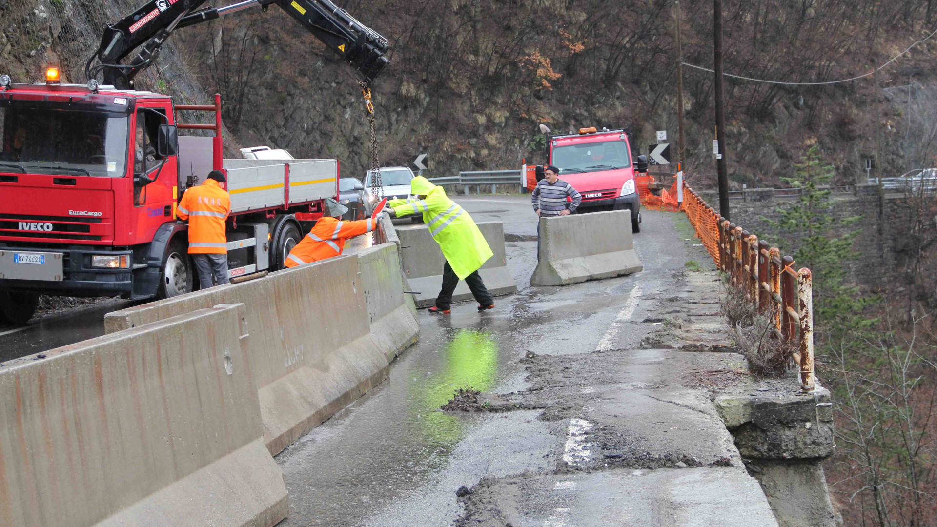 Aprile inizia sotto l'acqua, ancora allerta per frane e smottamenti