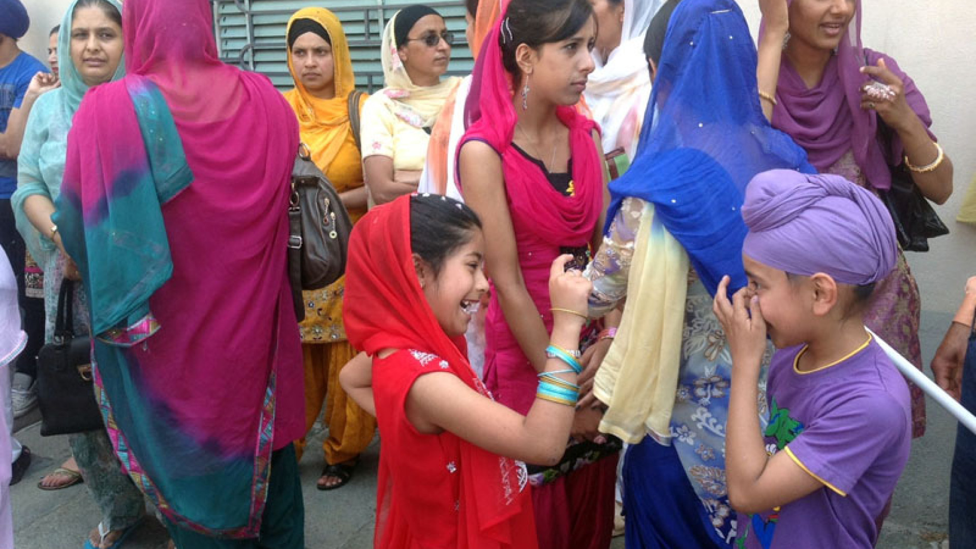 Fiorenzuola, iniziato con la processione il raduno della comunità Sikh