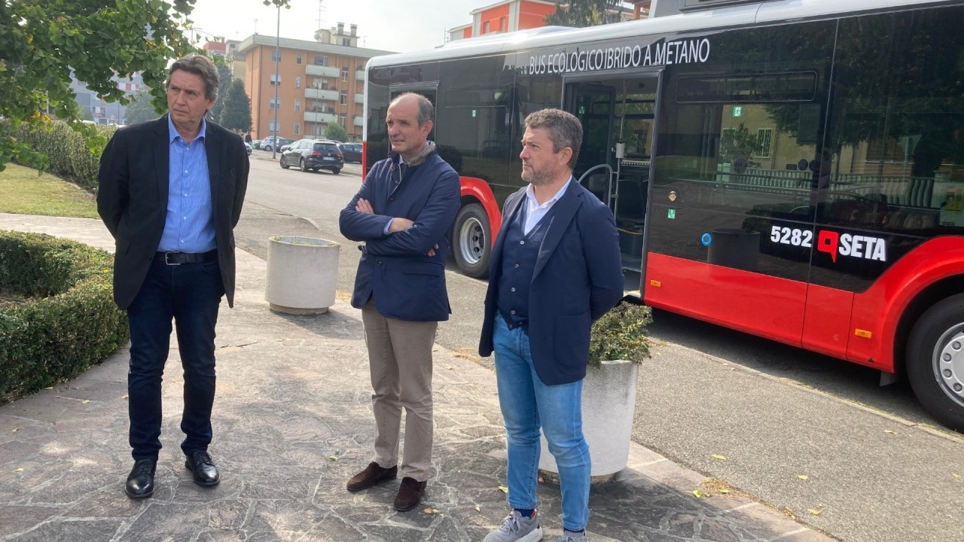 Addio vecchi autobus, in strada 12 nuovi mezzi ibridi: "Trasporto più accattivante"