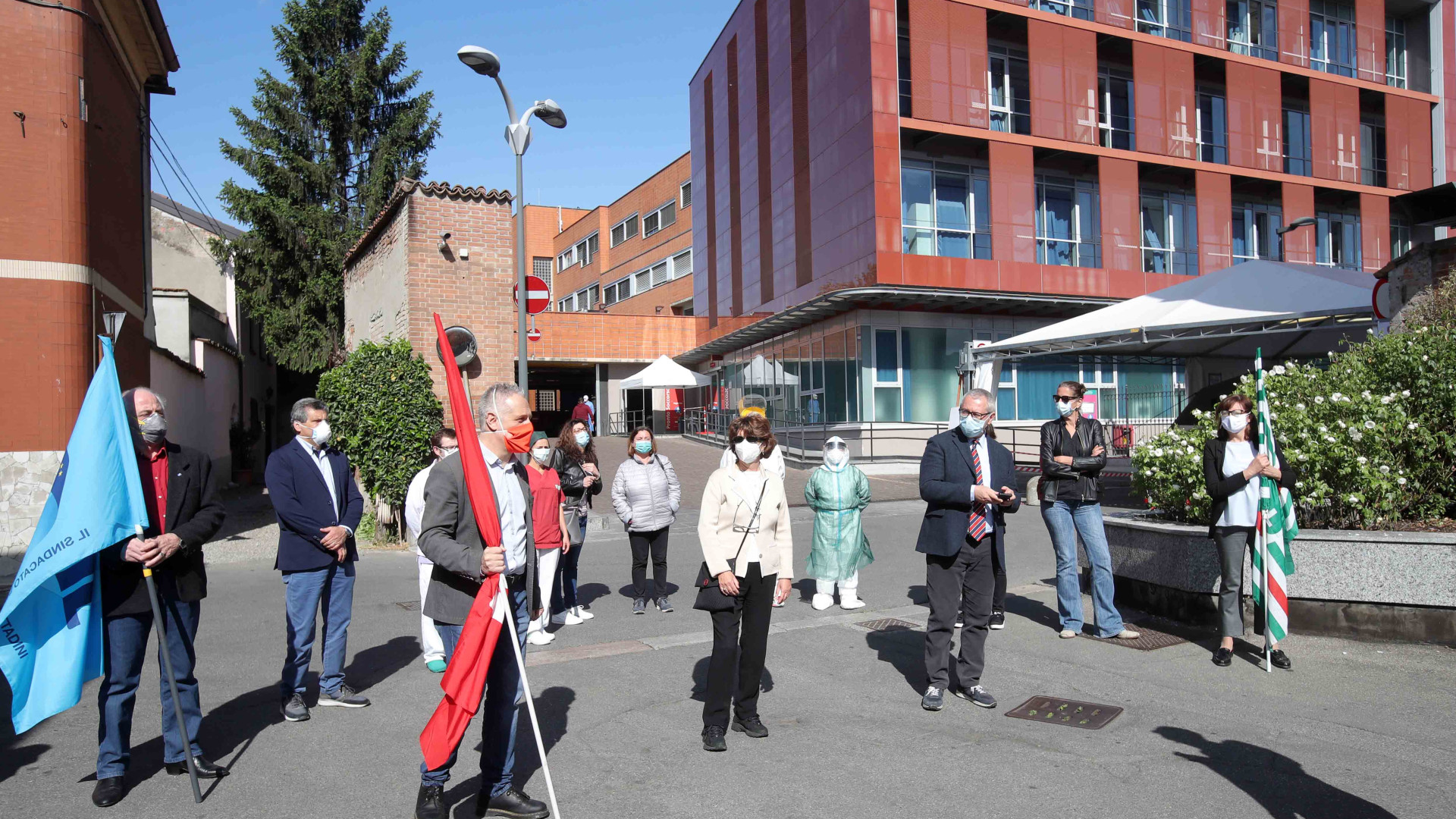 L'emergenza non ferma la Festa del lavoro. Sindacati: "Dedicata agli operatori della sanità". FOTO