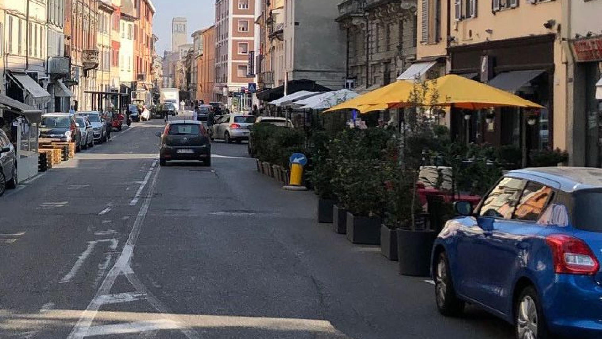 "Mi presti il cellulare?": tenta di derubare uno studente e lo colpisce con un pugno in faccia