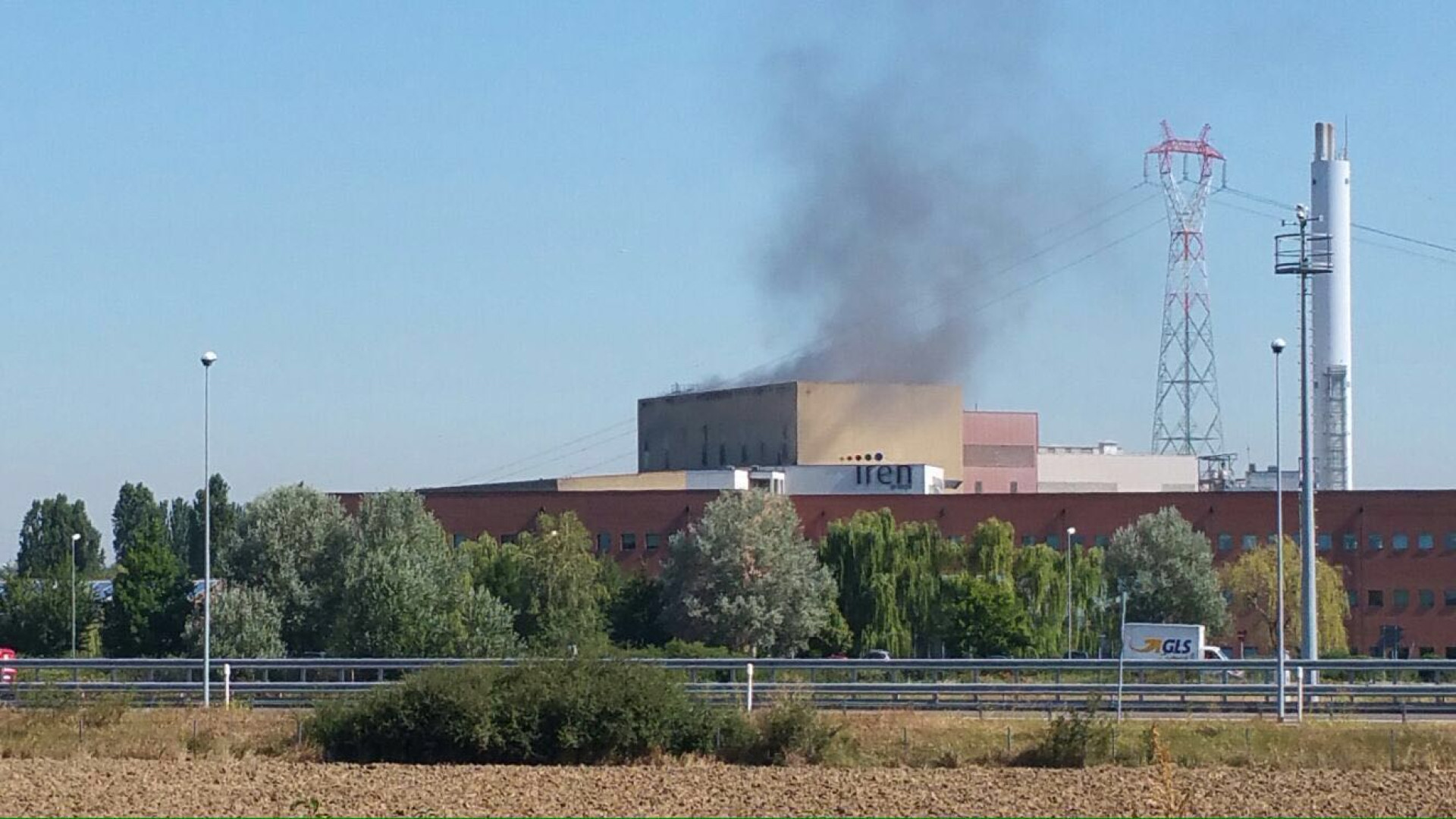 Colonna di fumo dal termovalorizzatore. Iren: "Intervento di manutenzione"