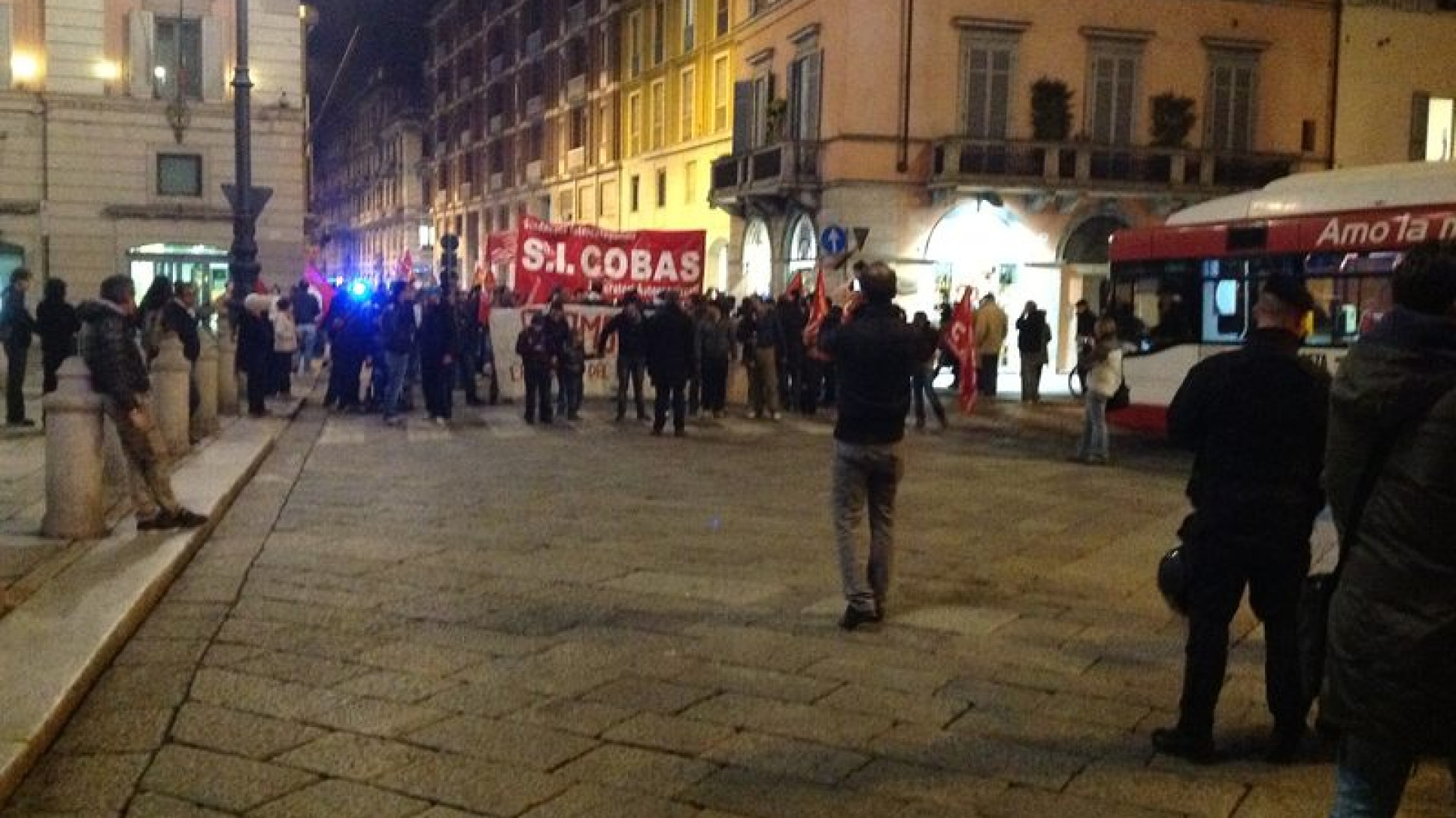Logistica, sabato nuovo corteo in città di operai e Cobas: "La lotta continua"