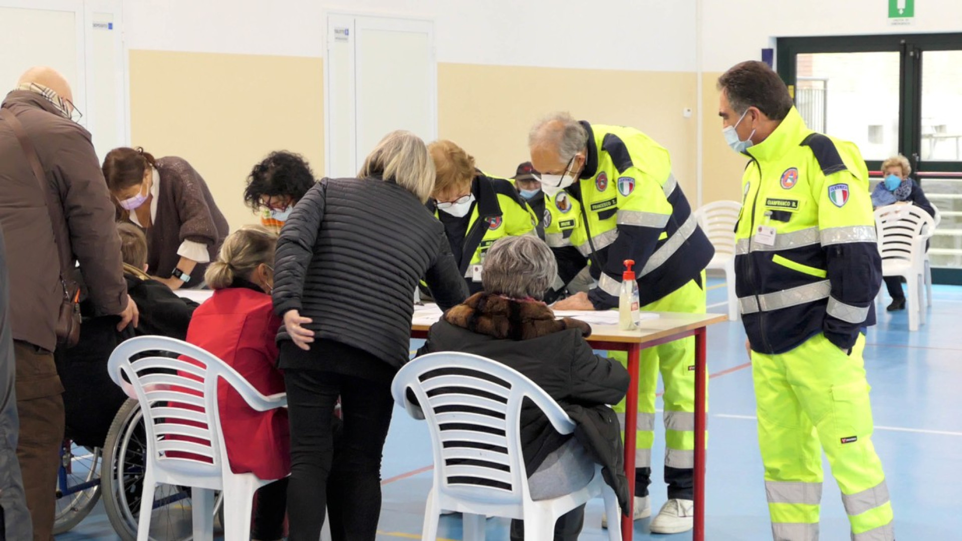 Calendasco, hub vaccinale nella palestra delle scuole: oltre 150 dosi in poche ore