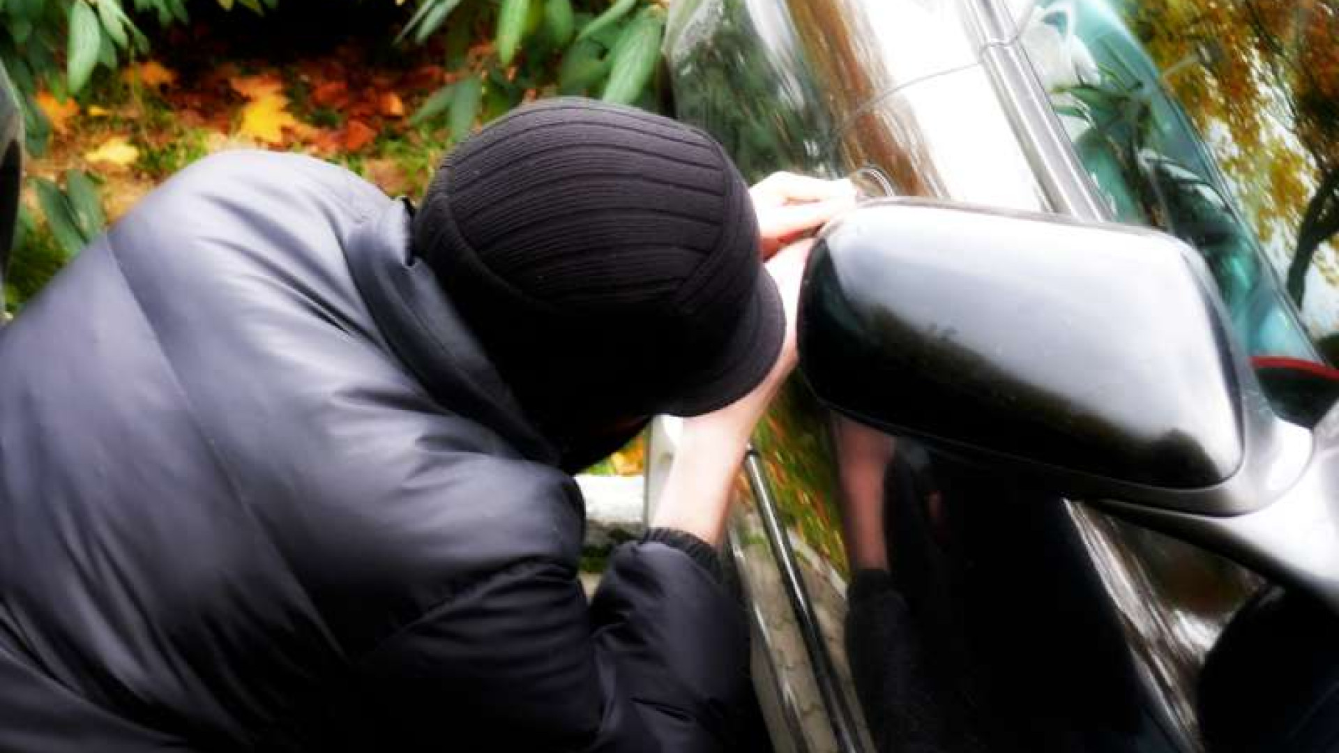 Razzia mattutina di auto a Piscine di Gragnano: bottino da 100mila euro