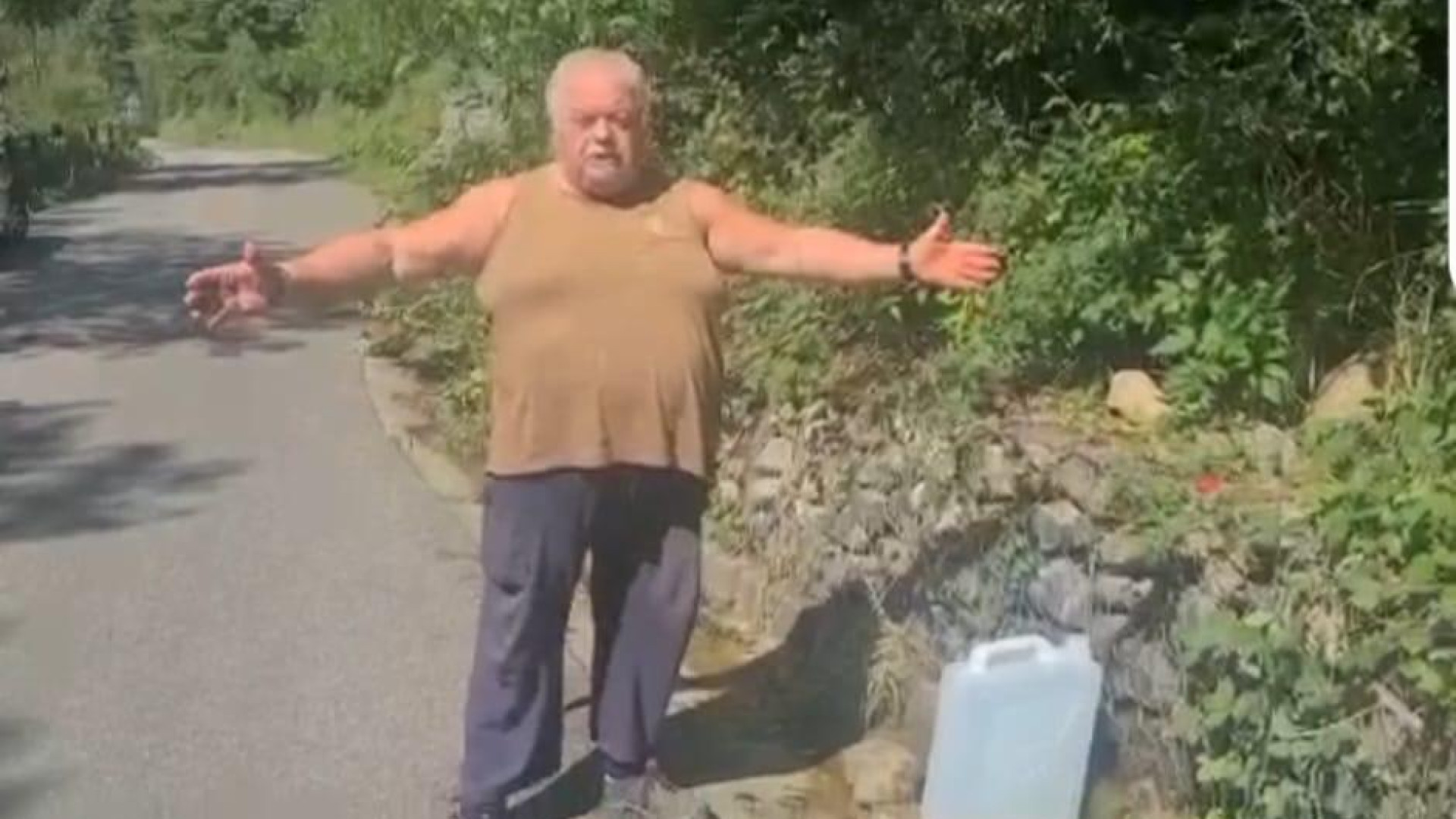 Croce di Ottone, rubinetti a secco da anni: "Ci riforniamo da una fontanella"