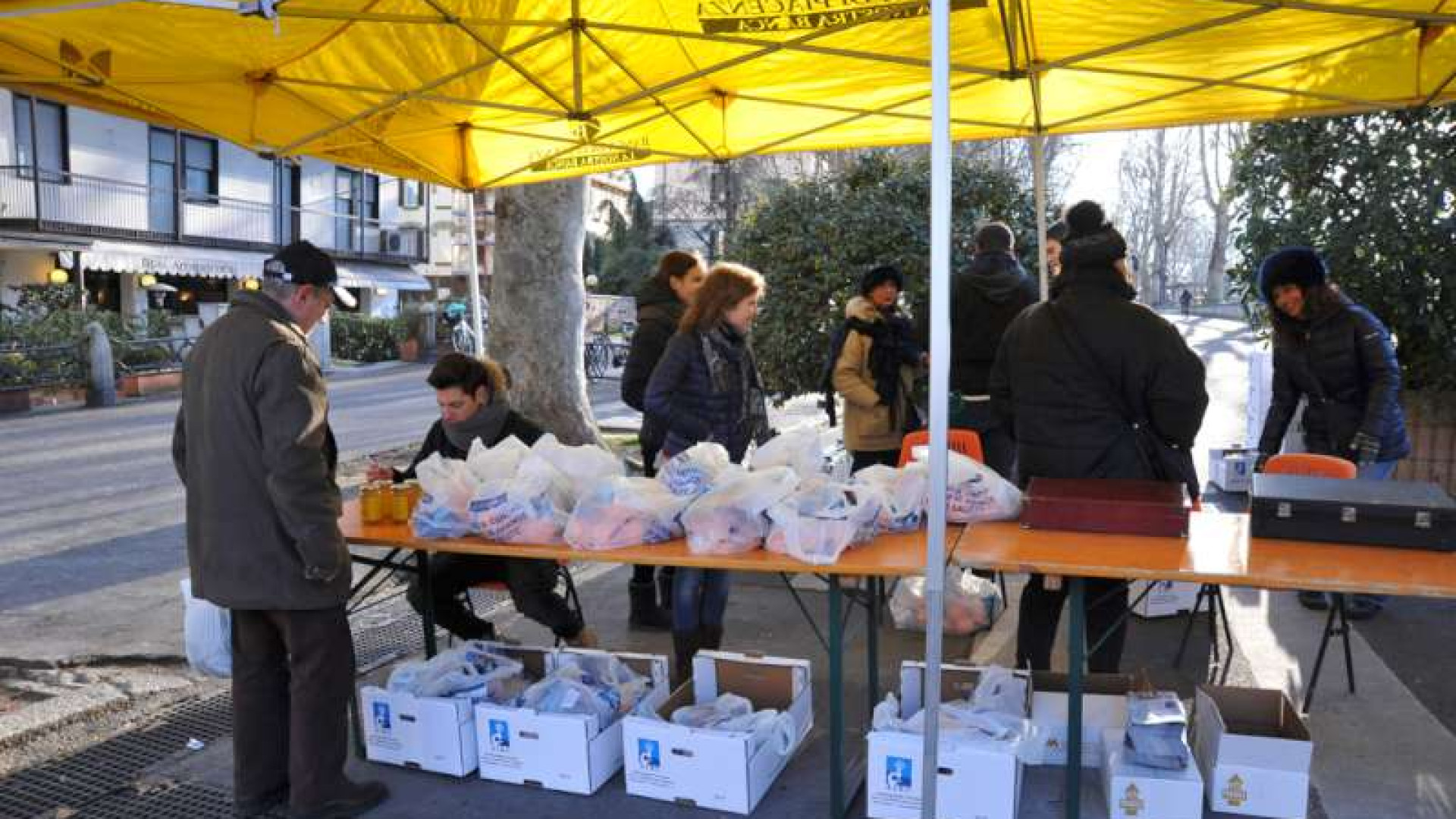 "Contro il cancro, io ci sono". Tornano le arance per sostenere la ricerca