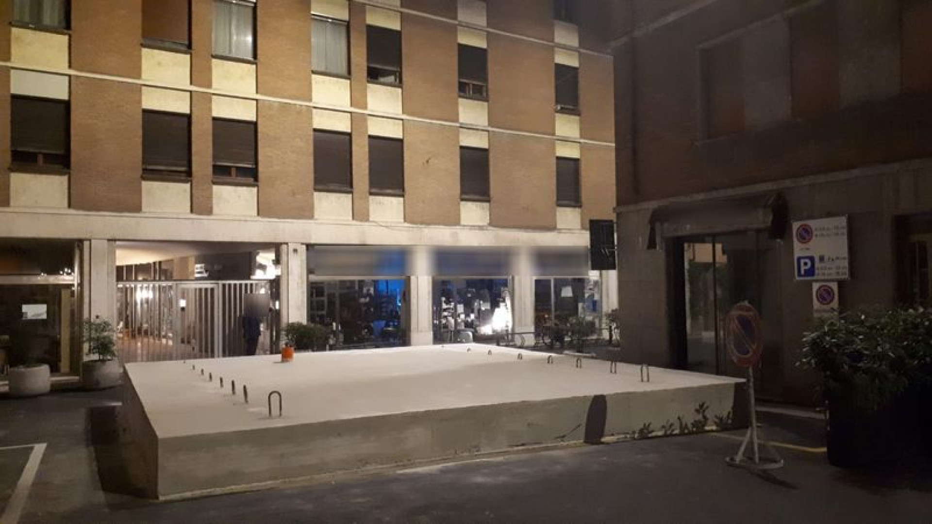 Piattaforma in cemento spunta in via San Donnino, ma è un cantiere