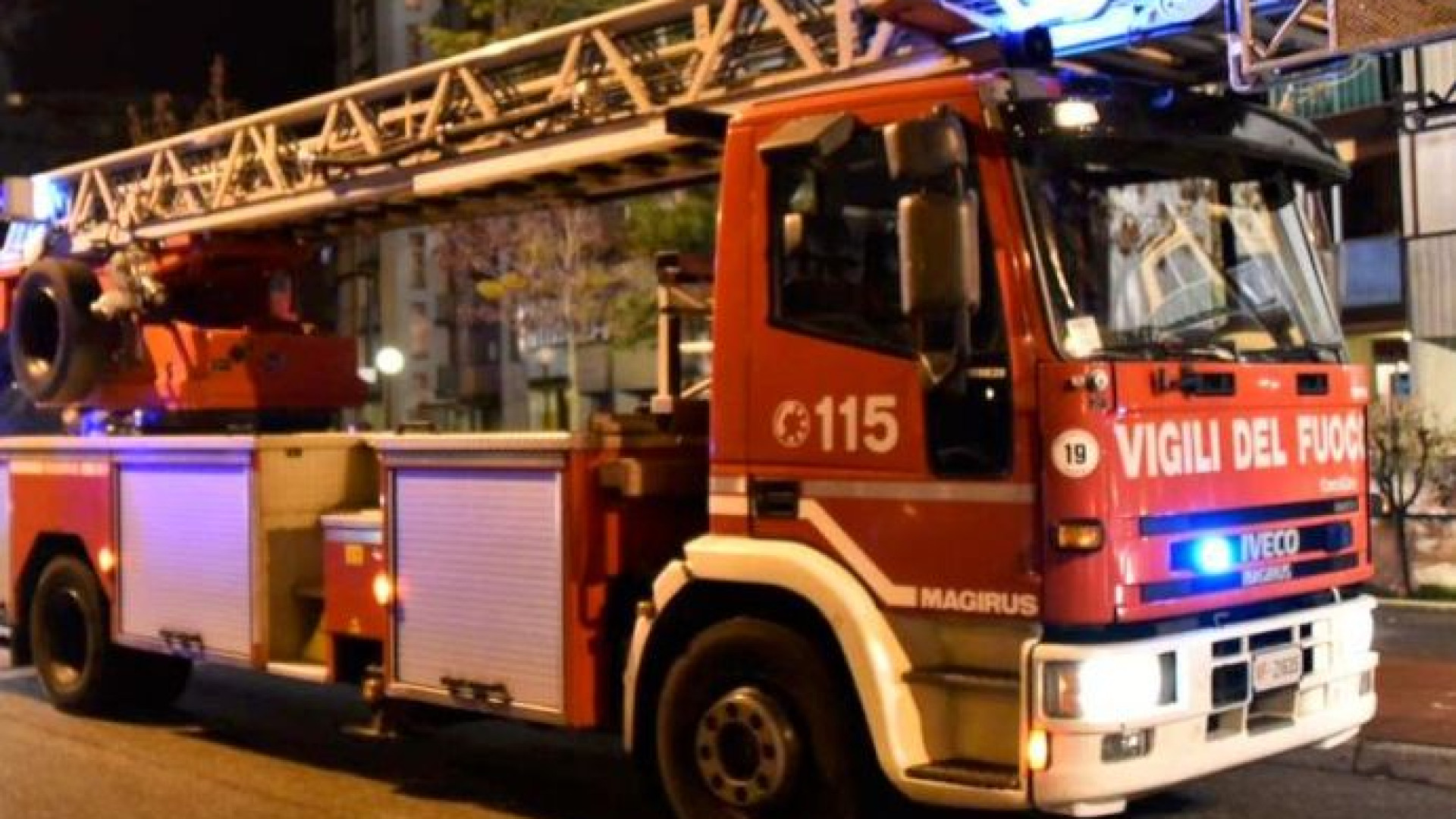 In fiamme laboratorio di pasticceria a Roveleto. Intervento dei vigili del fuoco