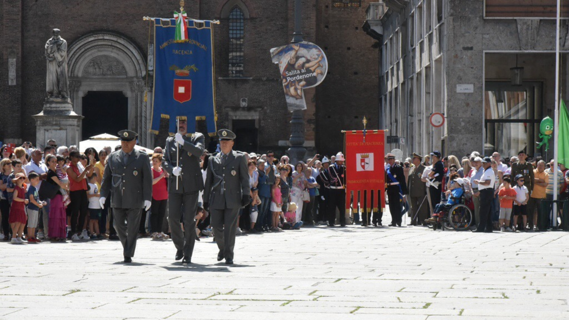 Festa della Repubblica: le foto da piazza Cavalli. Concerto al Municipale