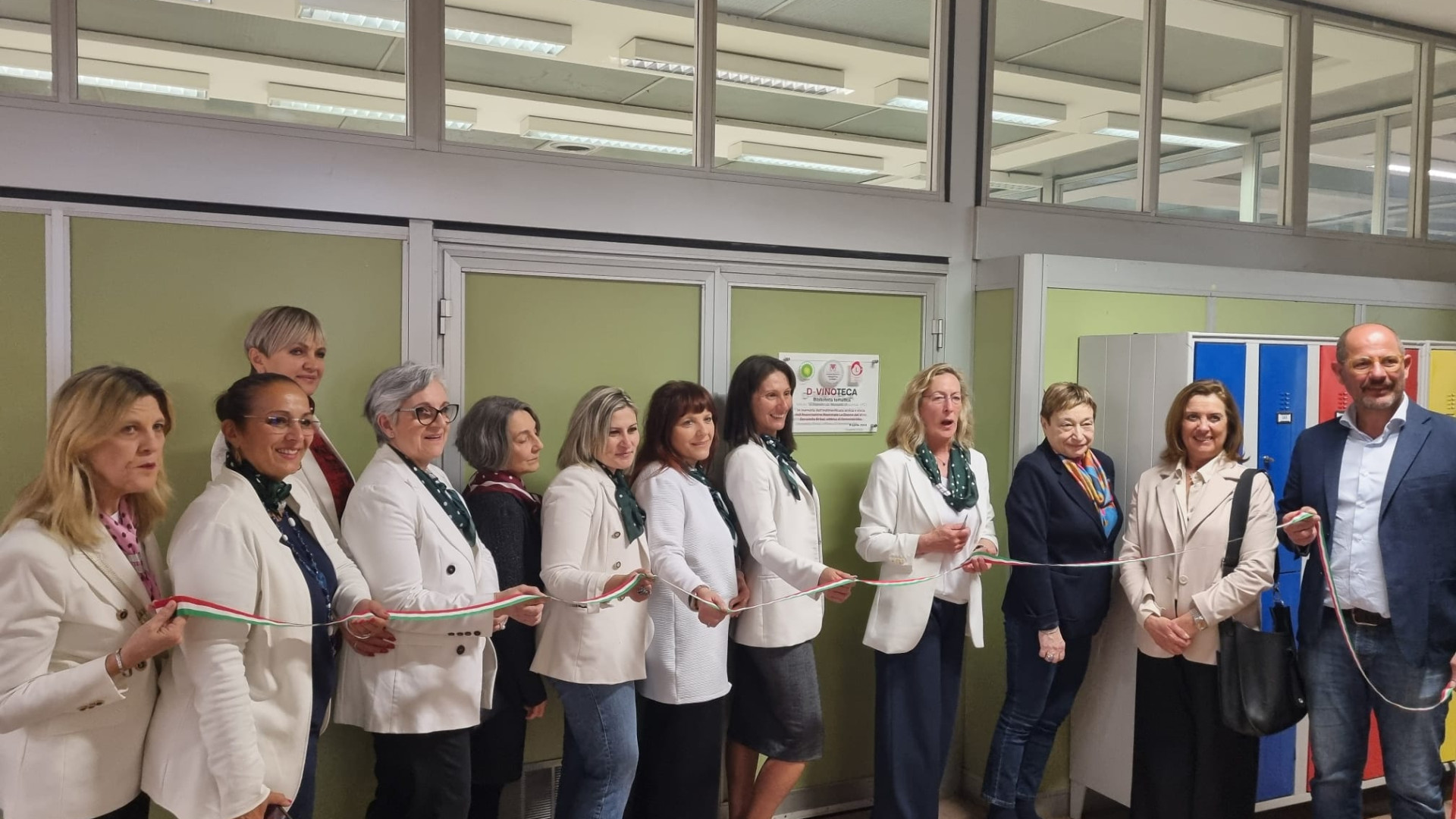 Raineri Marcora, regalo dall'associazione Donne del vino: nasce la "D-vinoteca"