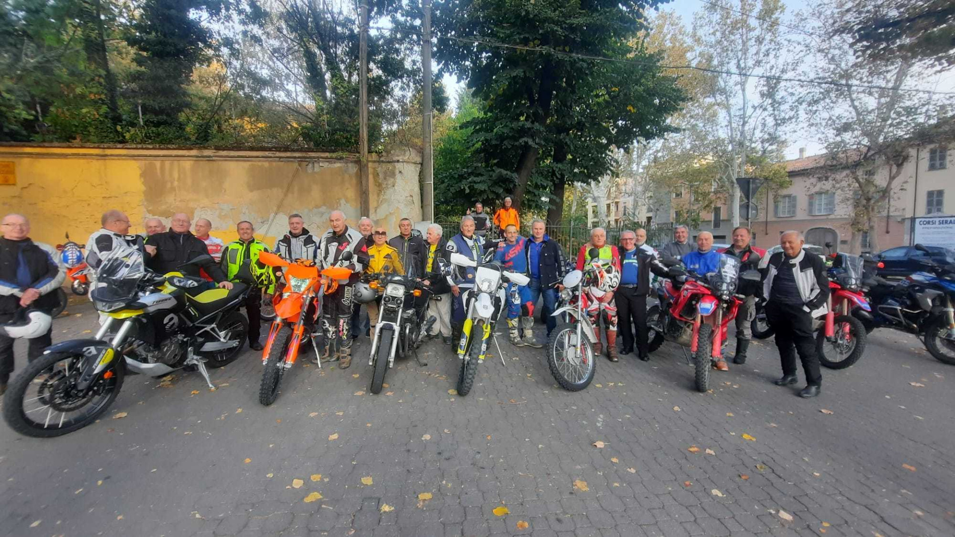 Gli ex del Baracchino, i 50 inseparabili amici si ritrovano: tour per le valli