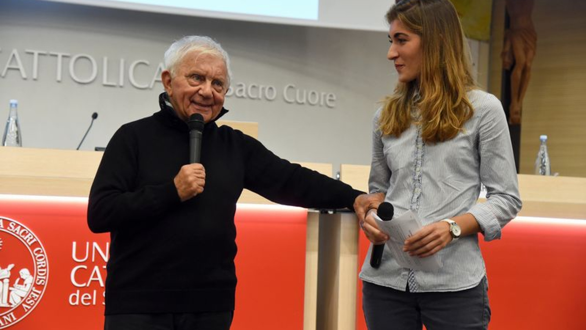 Da Don Mazzi al cantautore Ligabue fino alla testimonianza della ballerina senza braccia