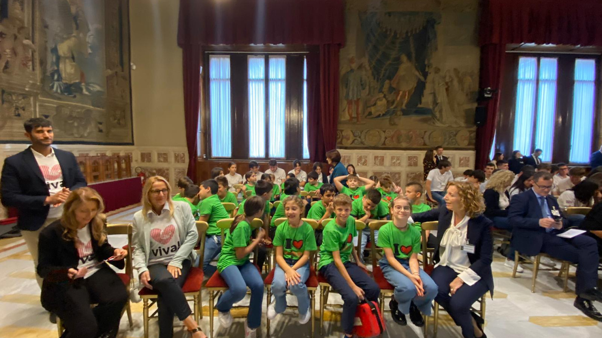 Alunni del Terzo Circolo a Montecitorio insegnano l'uso del defibrillatore ai Ministri