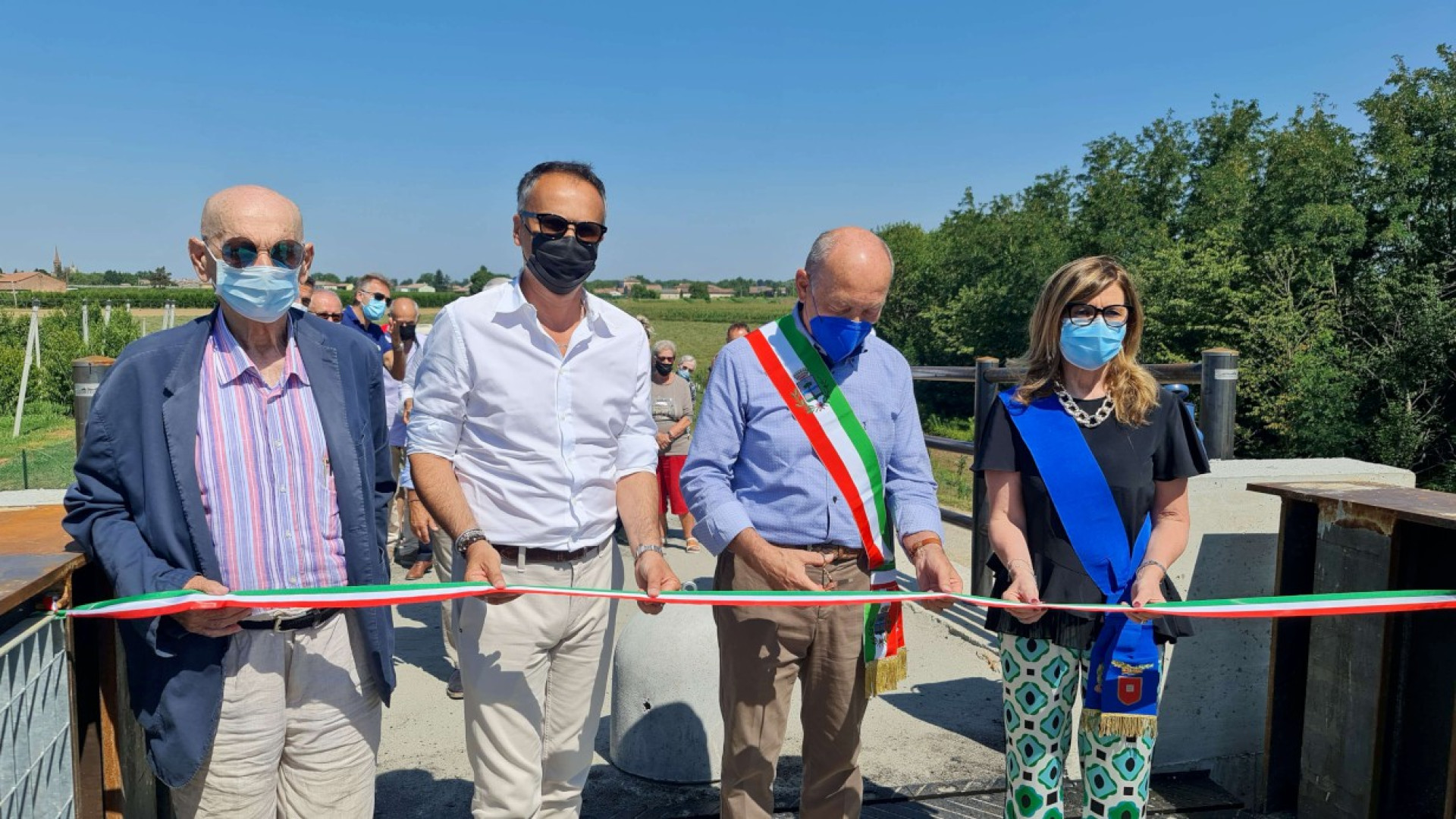Apre la passerella sull'Arda a Villanova. Corsini: "Nel segno della mobilità sostenibile"