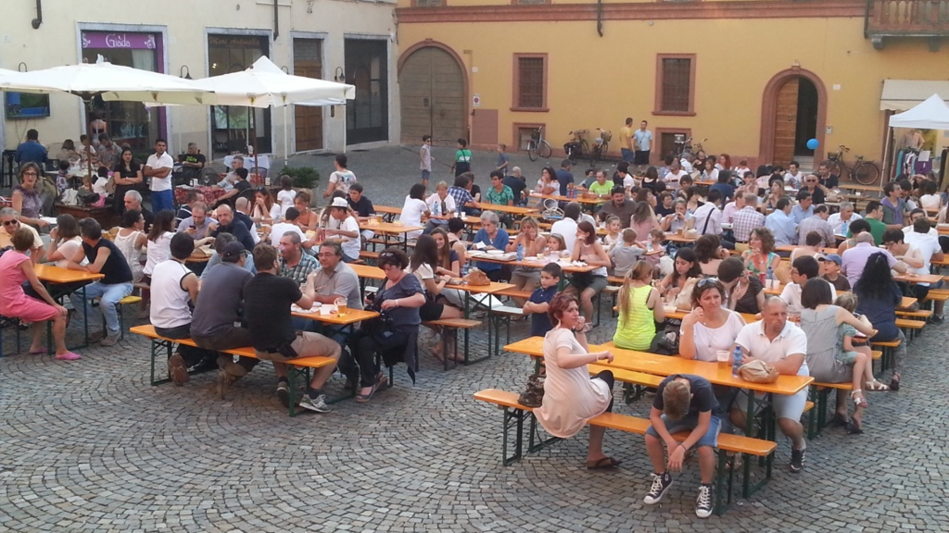 Fiorenzuola si accende per la Notte Bianca: negozi aperti e spettacoli