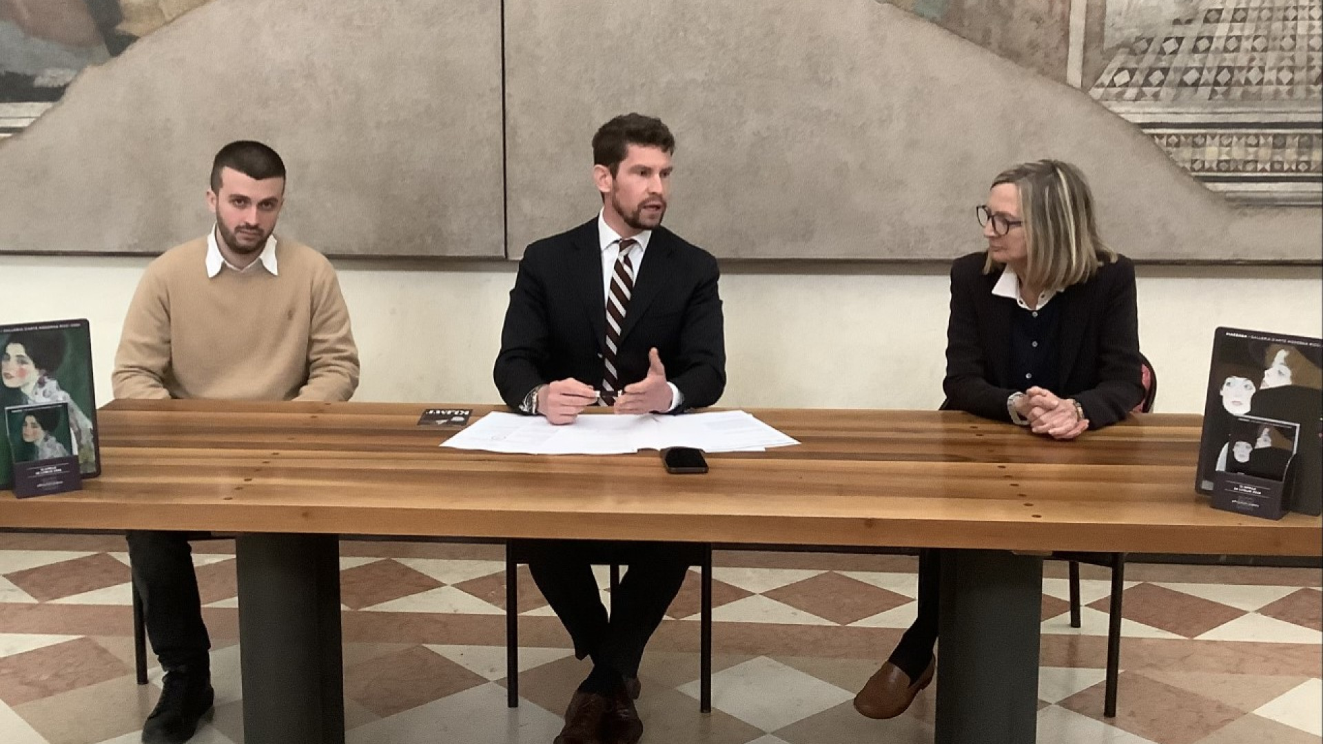 L'appello del Comune e di Auser: "Servono volontari per la mostra del Klimt"