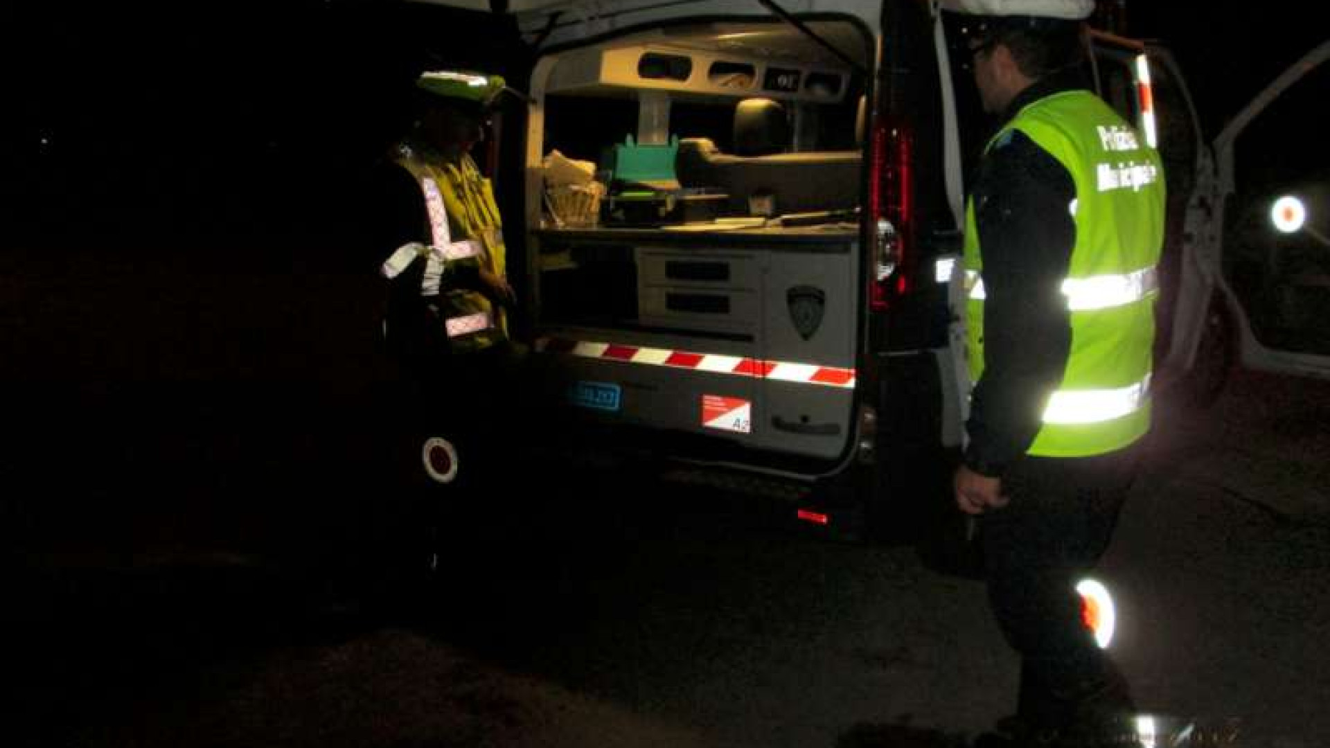 Ubriaco su auto rubata e con targa falsa: 45enne denunciato