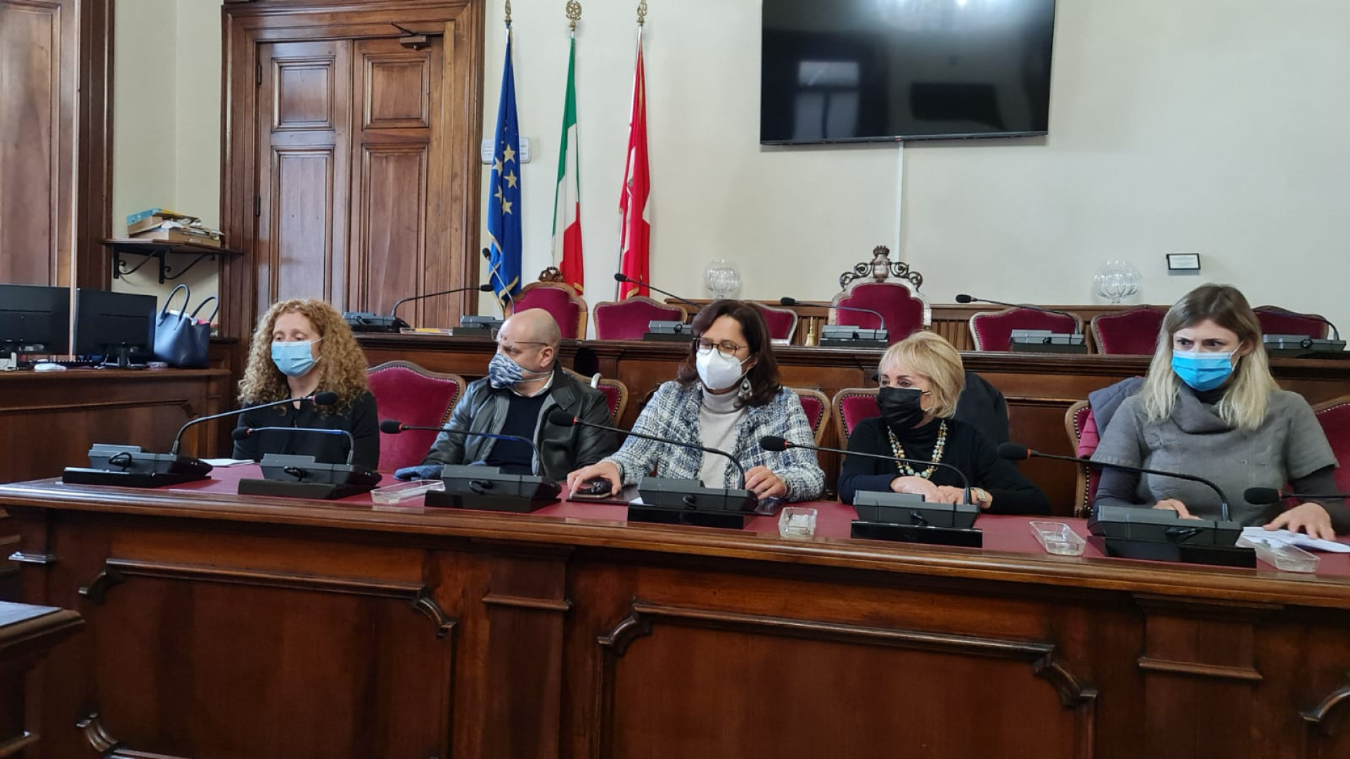Violenza sulle donne, prevenzione più estesa: "Farmacie punti di ascolto"