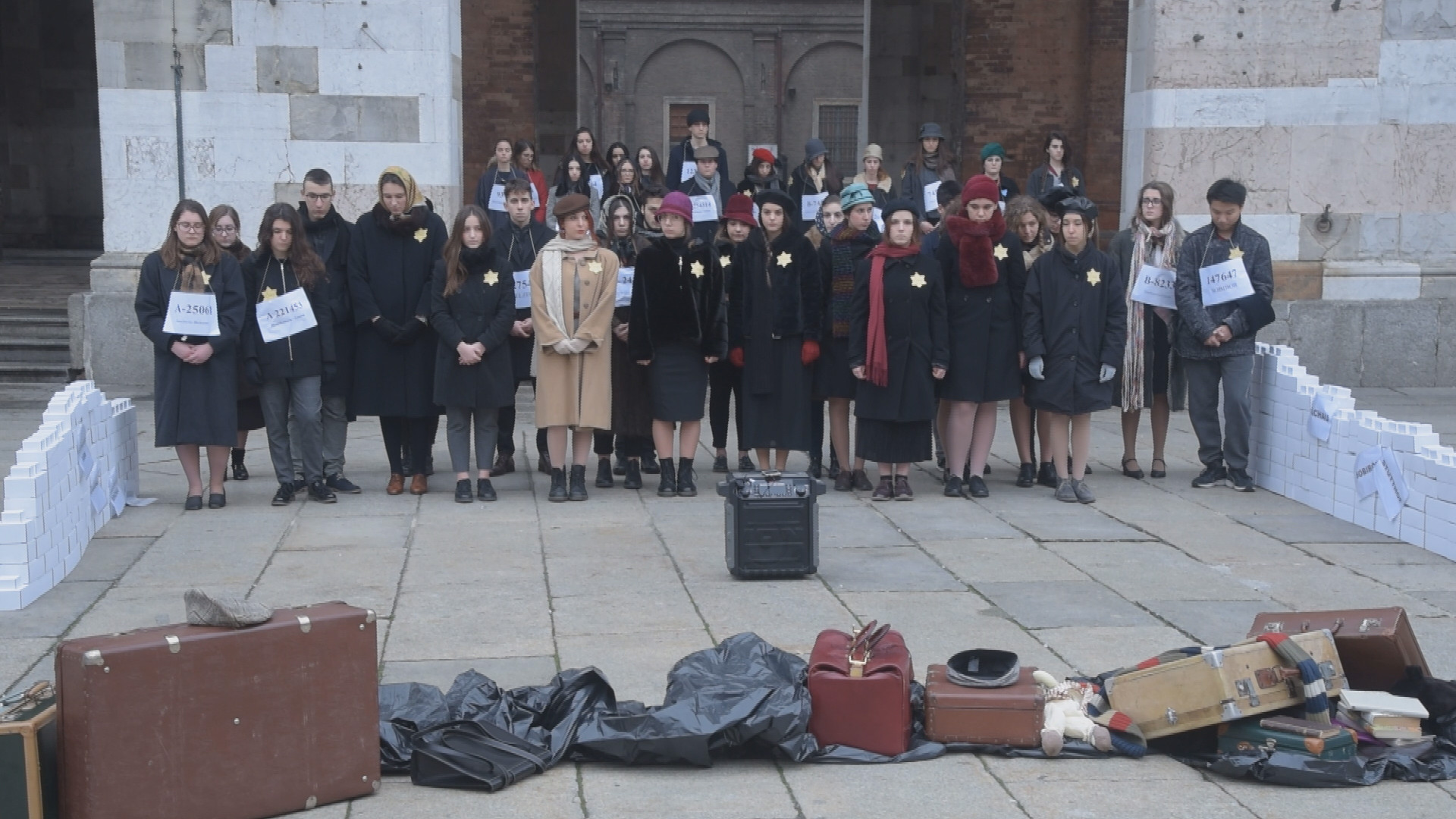 Le voci degli studenti del Colombini per ricordare in piazza Cavalli il dramma della Shoah