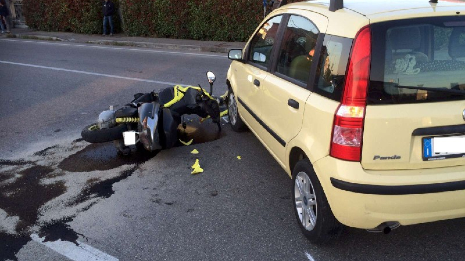 Fontana Fredda, scontro auto-scooter. Gravemente ferita una donna