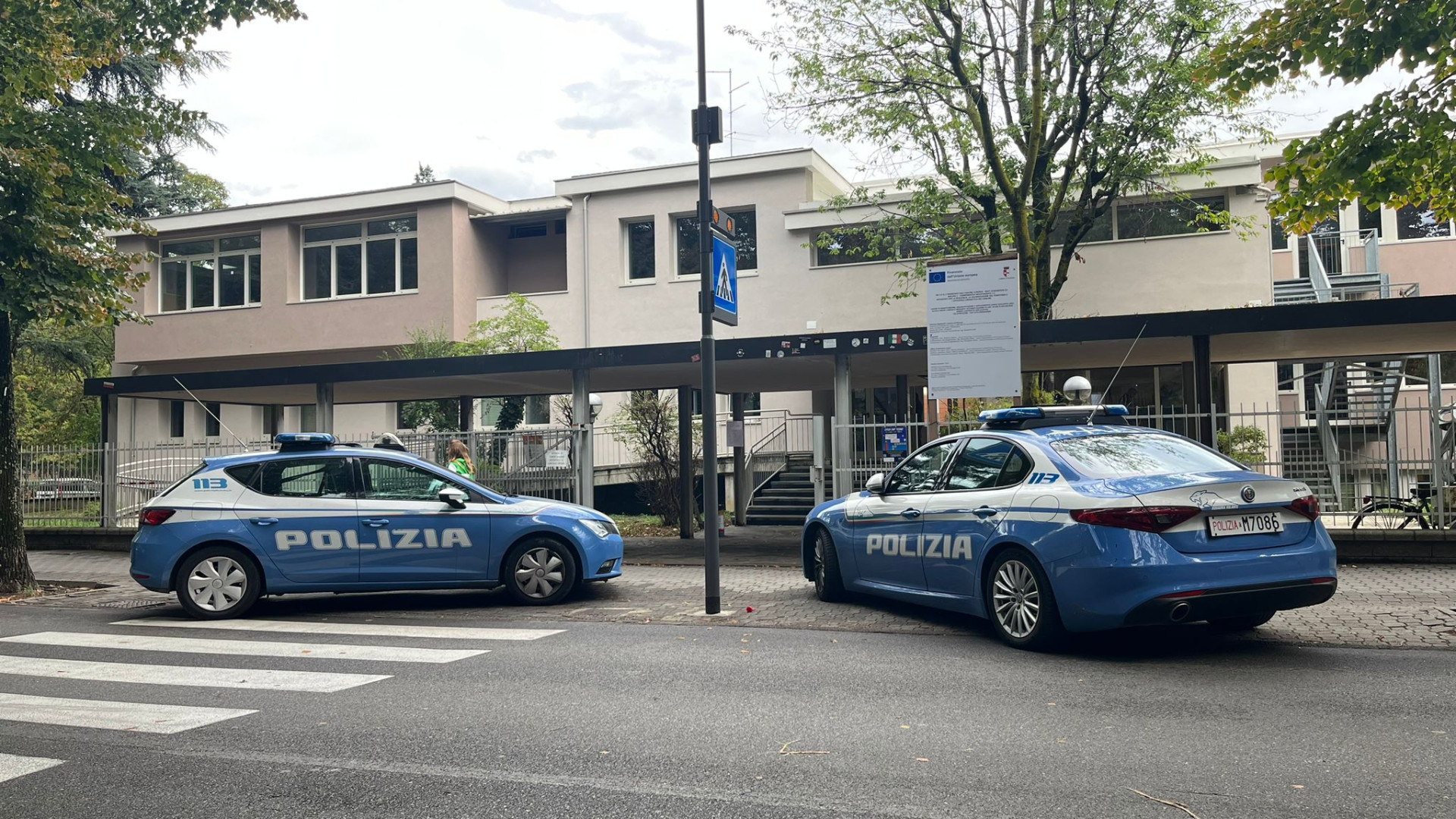 Lite tra studenti per un cappello sparito: la polizia interviene alla Carducci