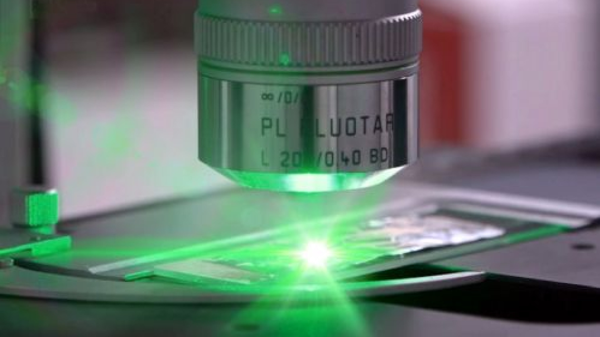 Parla anche italiano il microscopio che svela le microplastiche