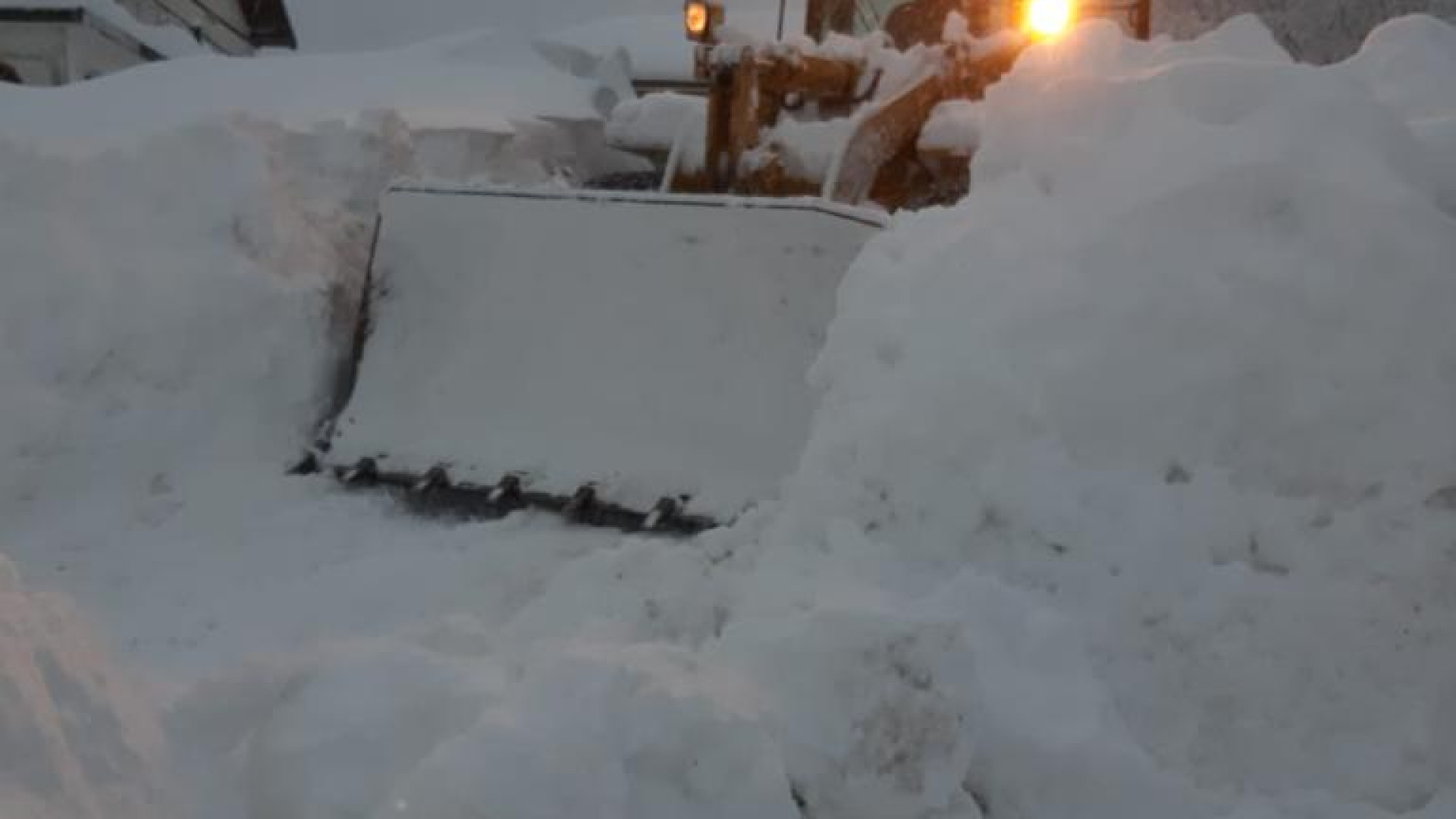 Neve record in Val Trebbia. Impianti chiusi ma ciaspolate e sci fuori pista