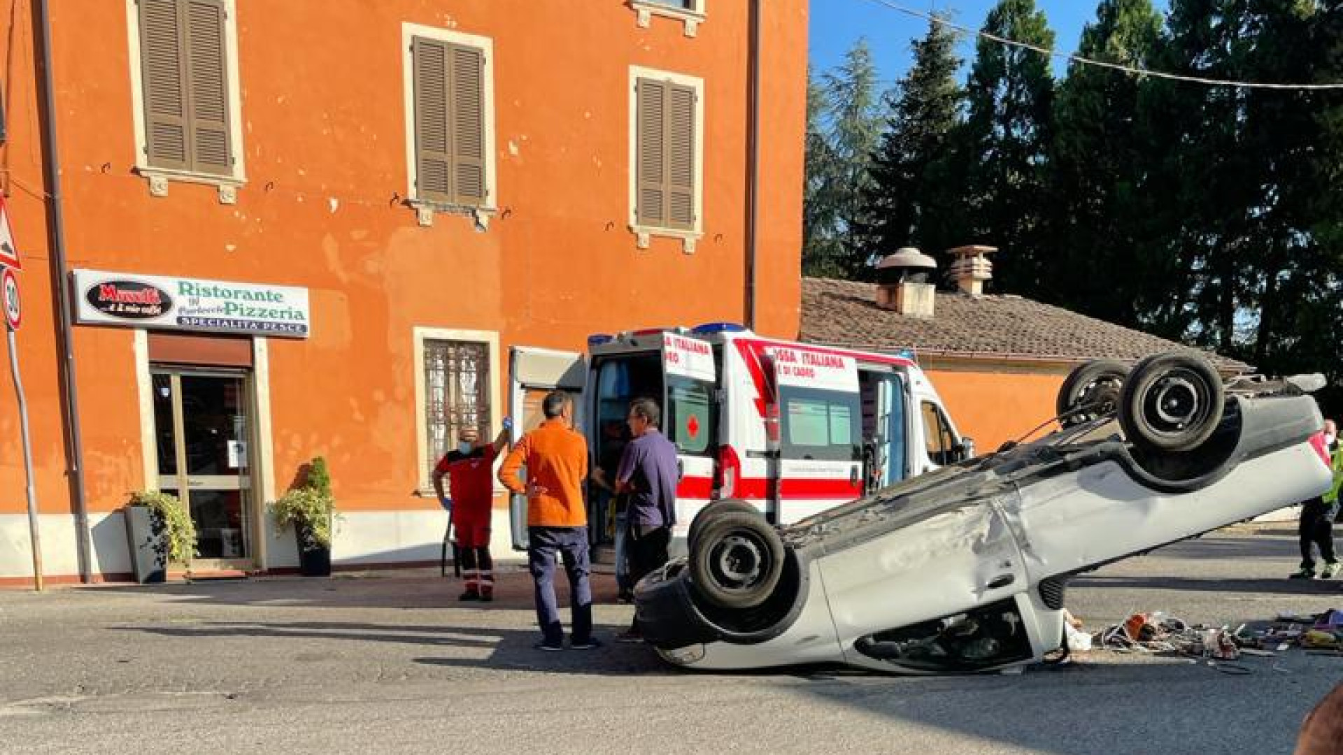 Chero di Carpaneto, pick up ribaltato. Conducente ferito finisce in ospedale