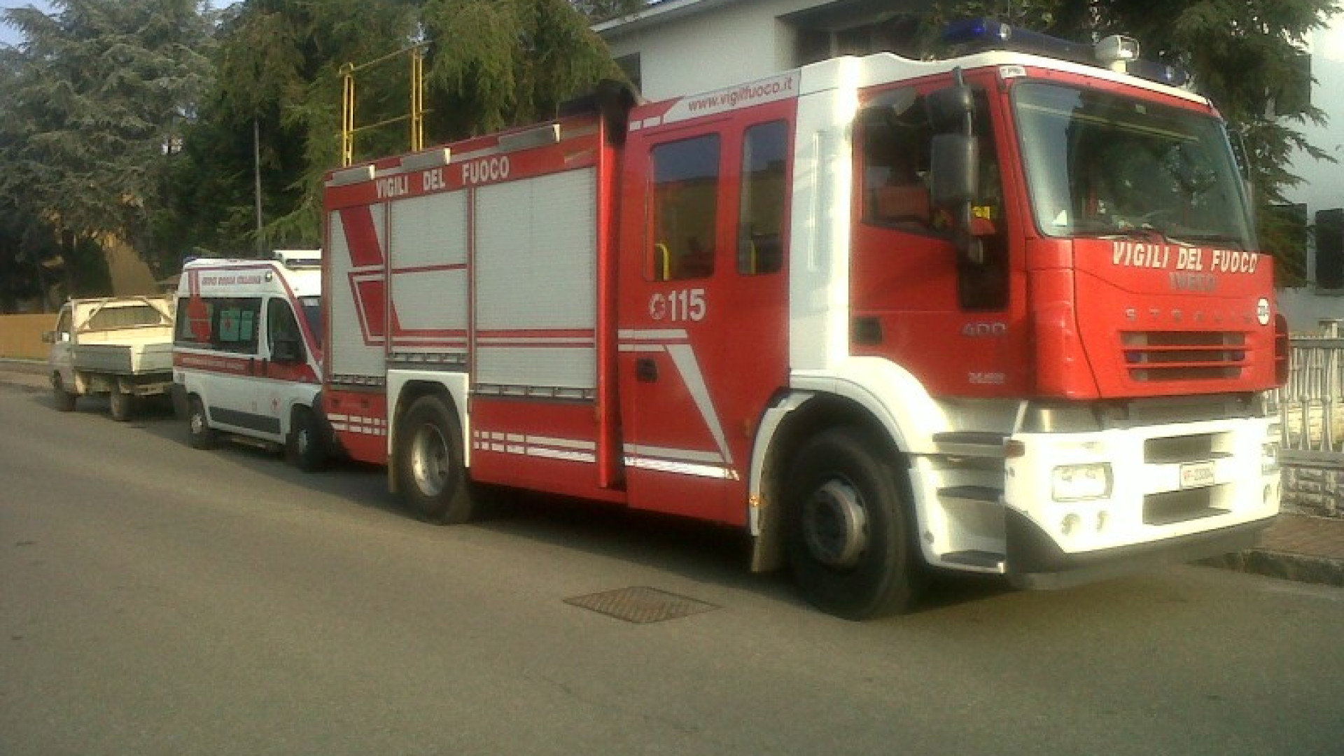 Incendio a Cortemaggiore, supermercato in fiamme