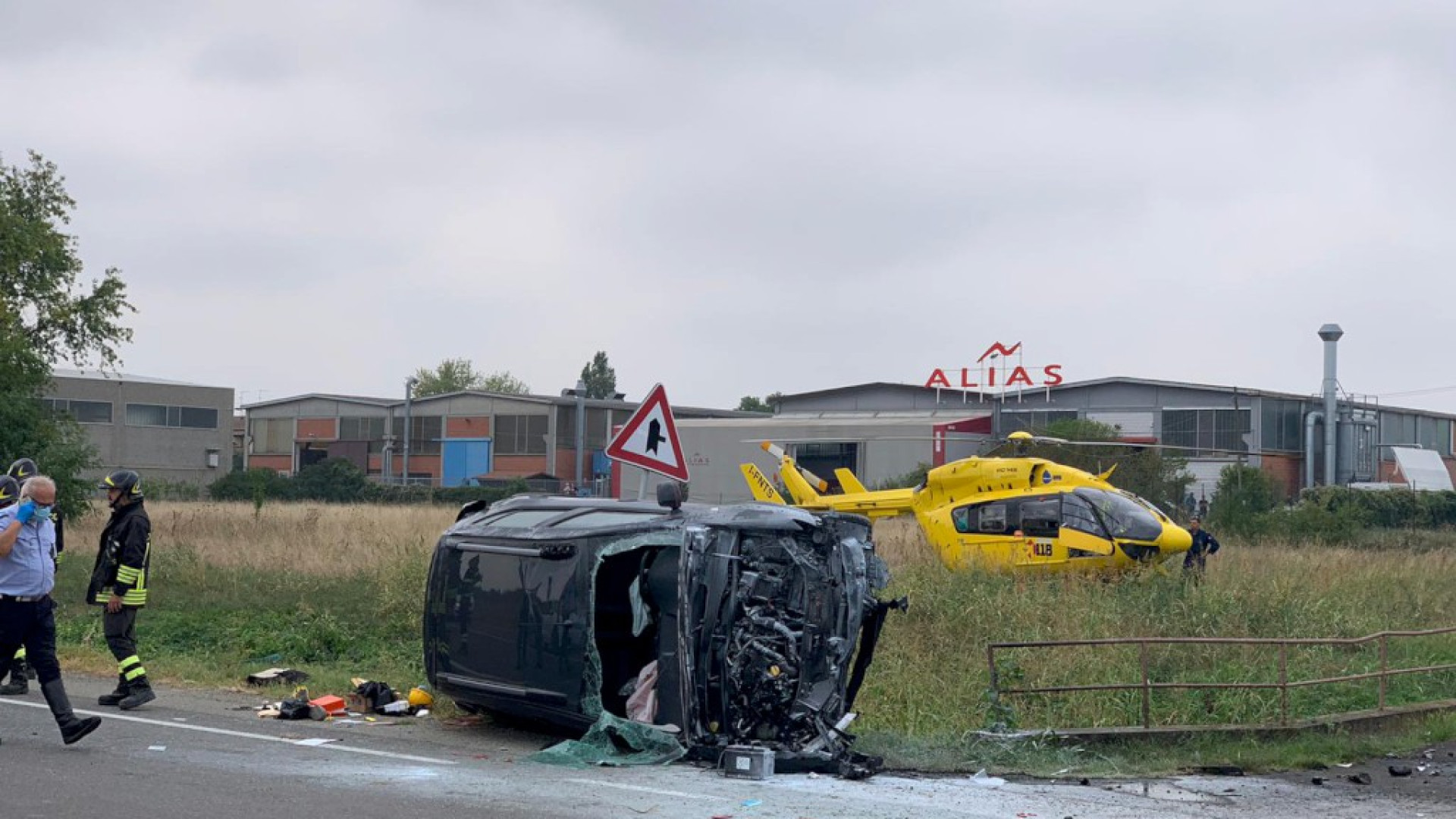 Sbanda e si ribalta con l'auto, grave un anziano a Settima