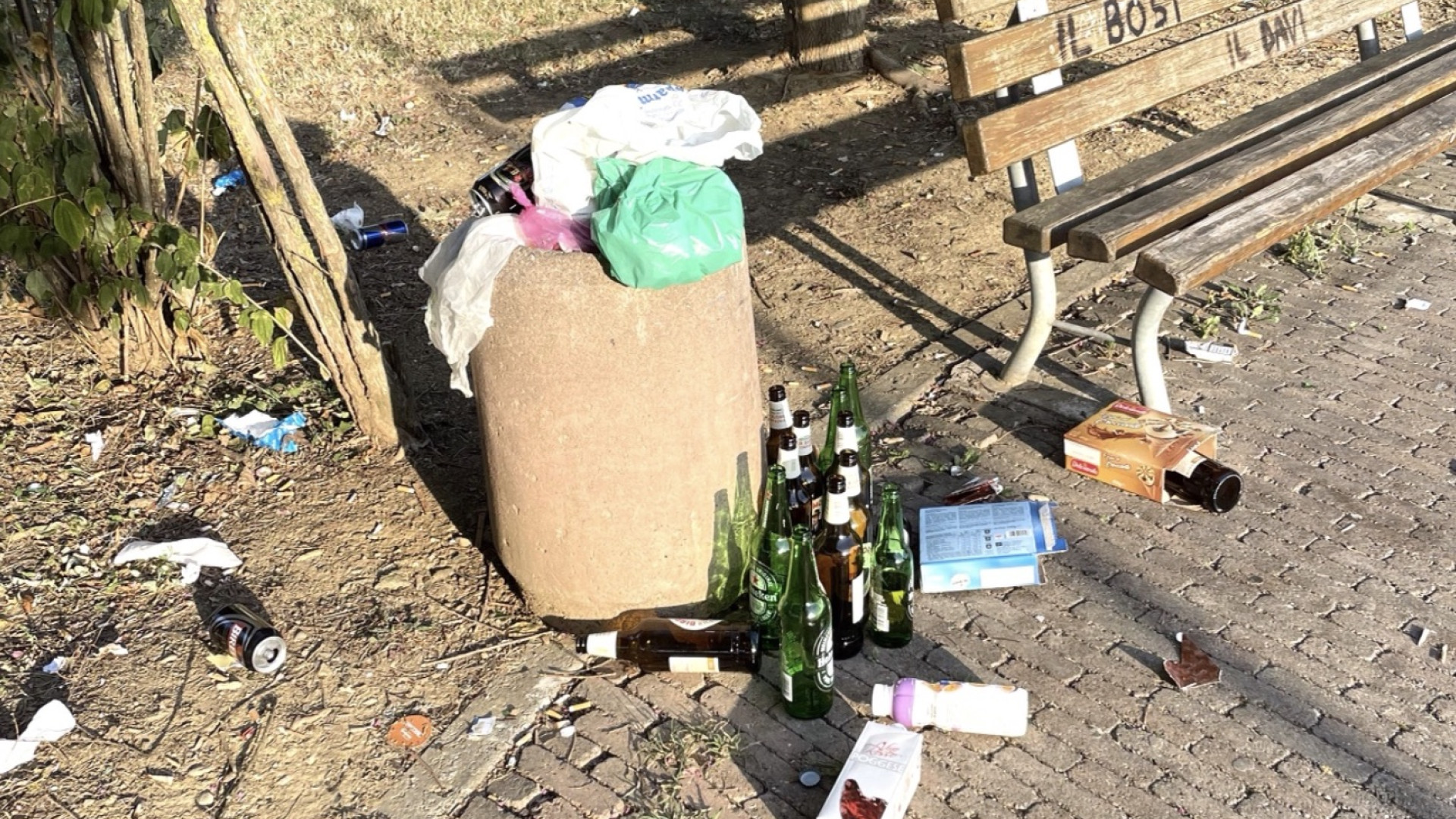 Baia del Re, i residenti: "Degrado e sporcizia, alcune gang ci spaventano"
