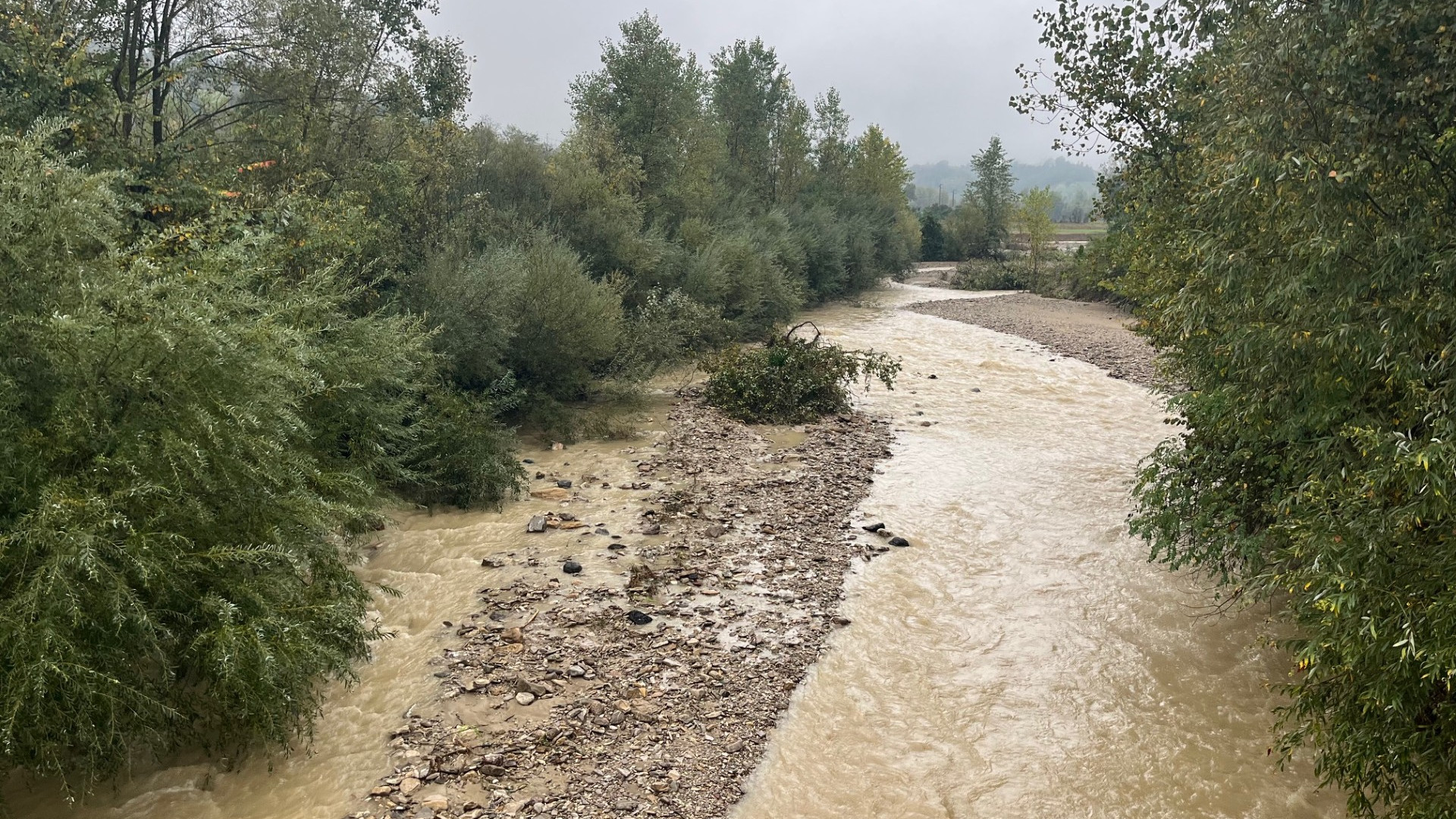 Esondazioni e frane, il maltempo non molla: nuova allerta meteo arancione