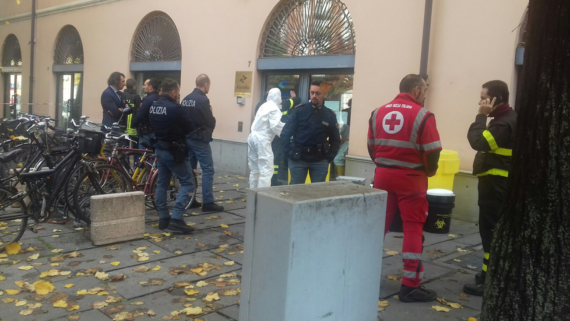 Equitalia, polvere sospetta in una busta: in quattro all'ospedale