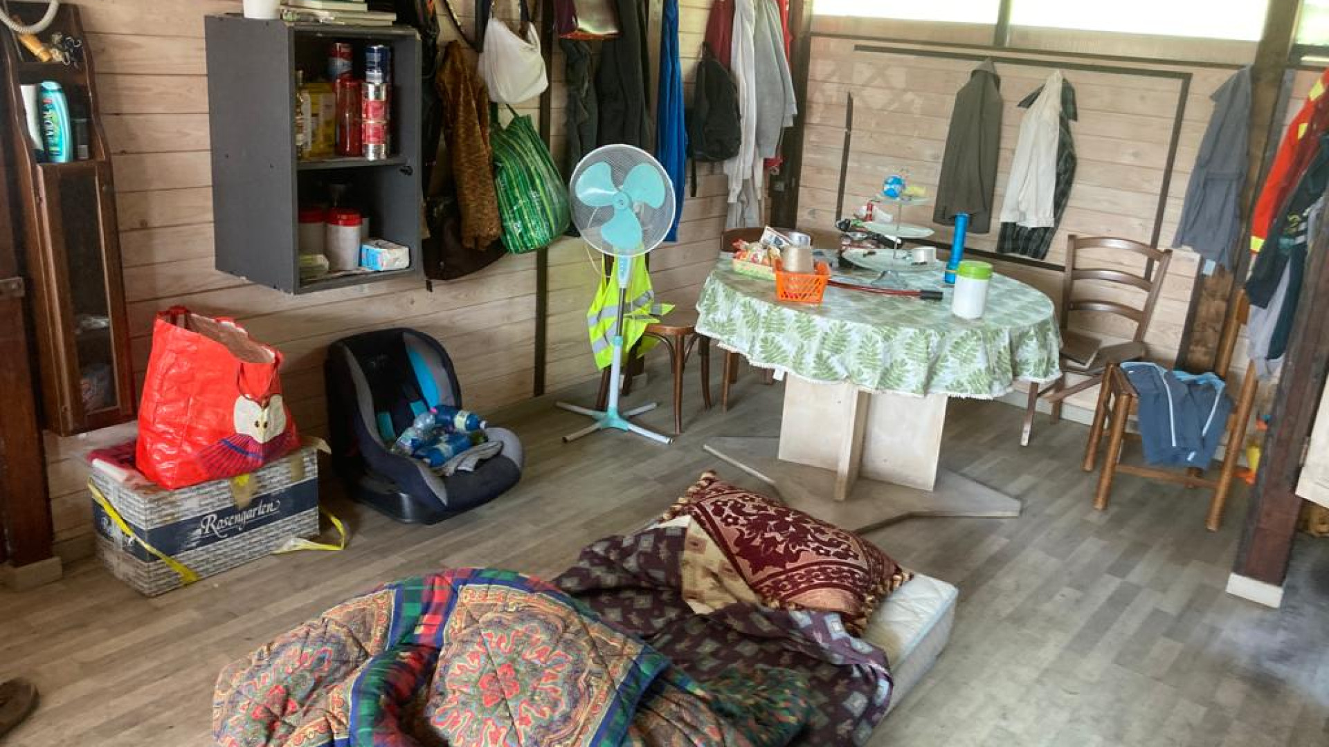 Farnesiana, chiosco occupato abusivamente. Il Comune: "Così difficile demolirlo"