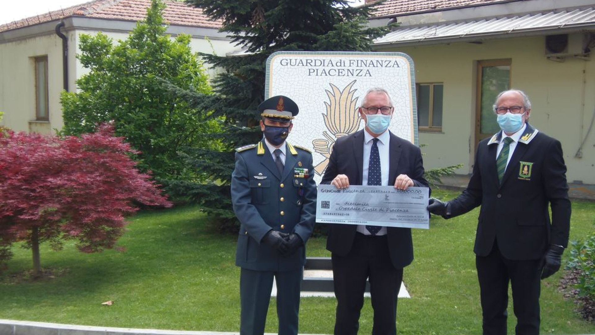 All'ospedale di Piacenza diecimila euro dalle Fiamme gialle in congedo