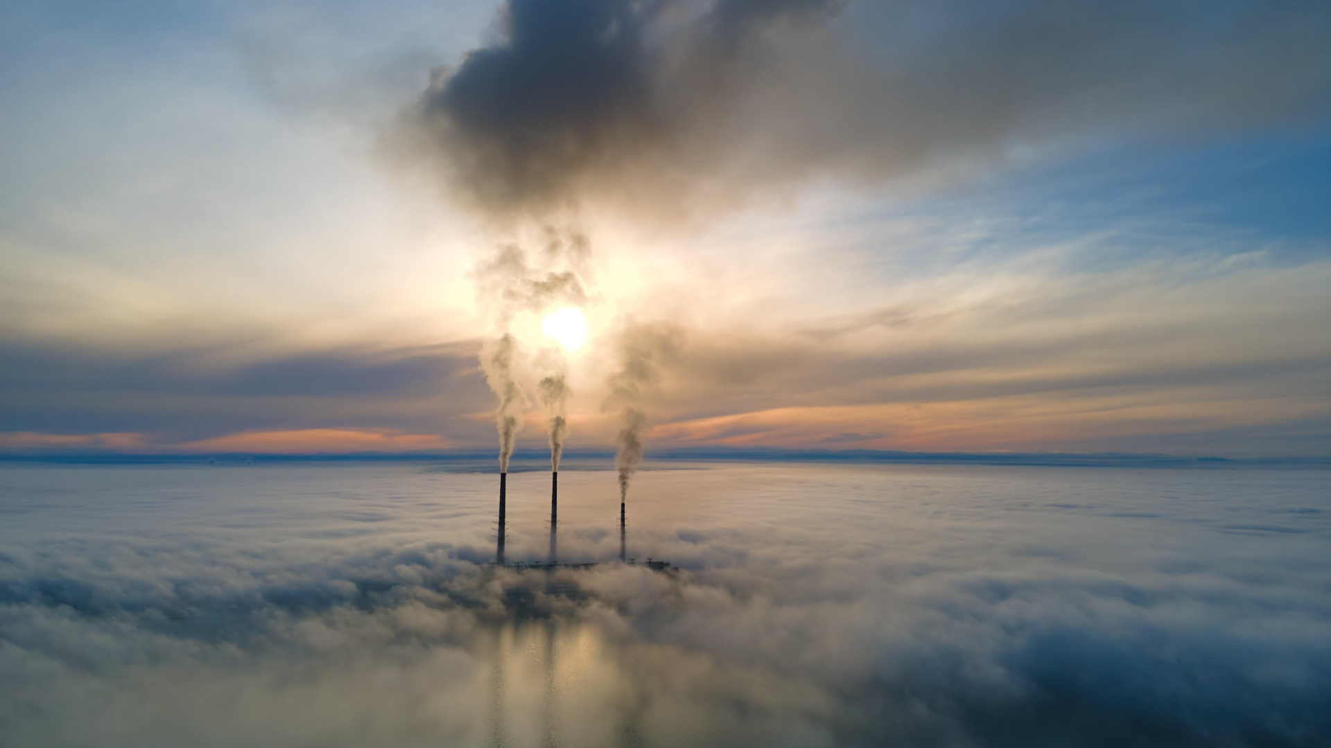 Emissioni CO2 cresciute dello 0,9% nel 2022, le rinnovabili "frenano" il carbone