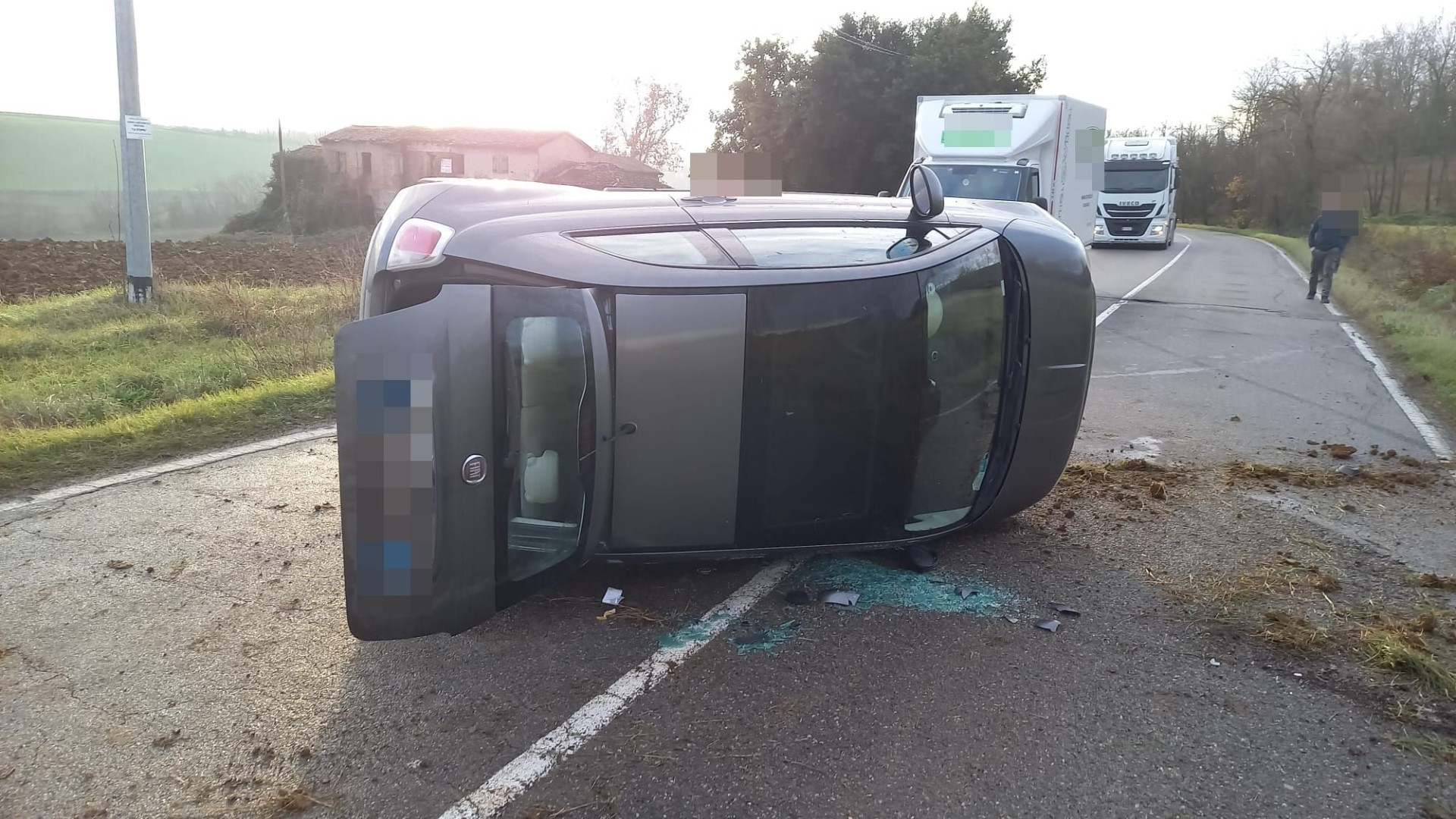 Incidente sulla Cementirossi: auto ribaltata, 29enne in ospedale