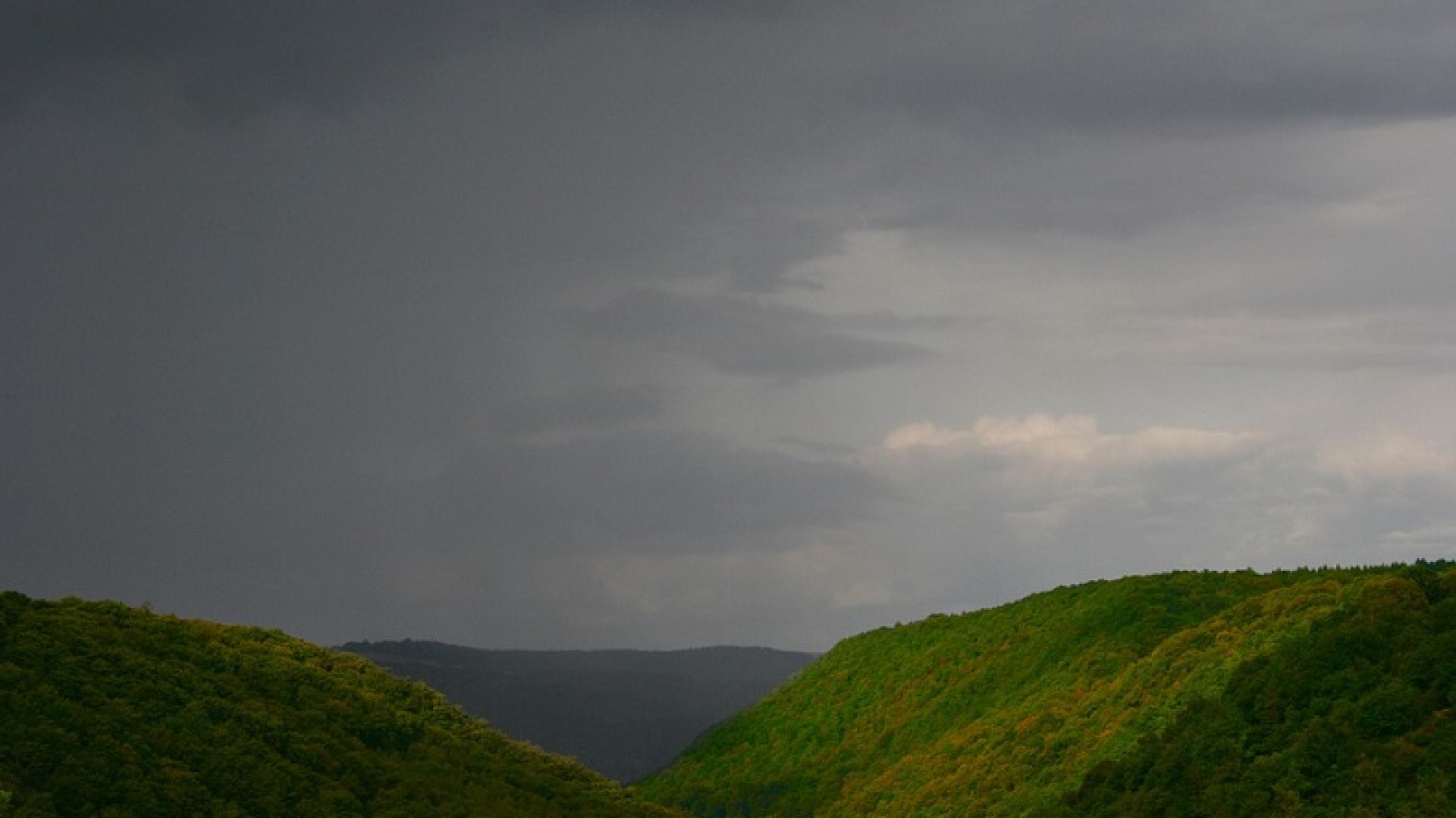Allerta meteo, sulle colline piacentine attesi pioggia e forte vento