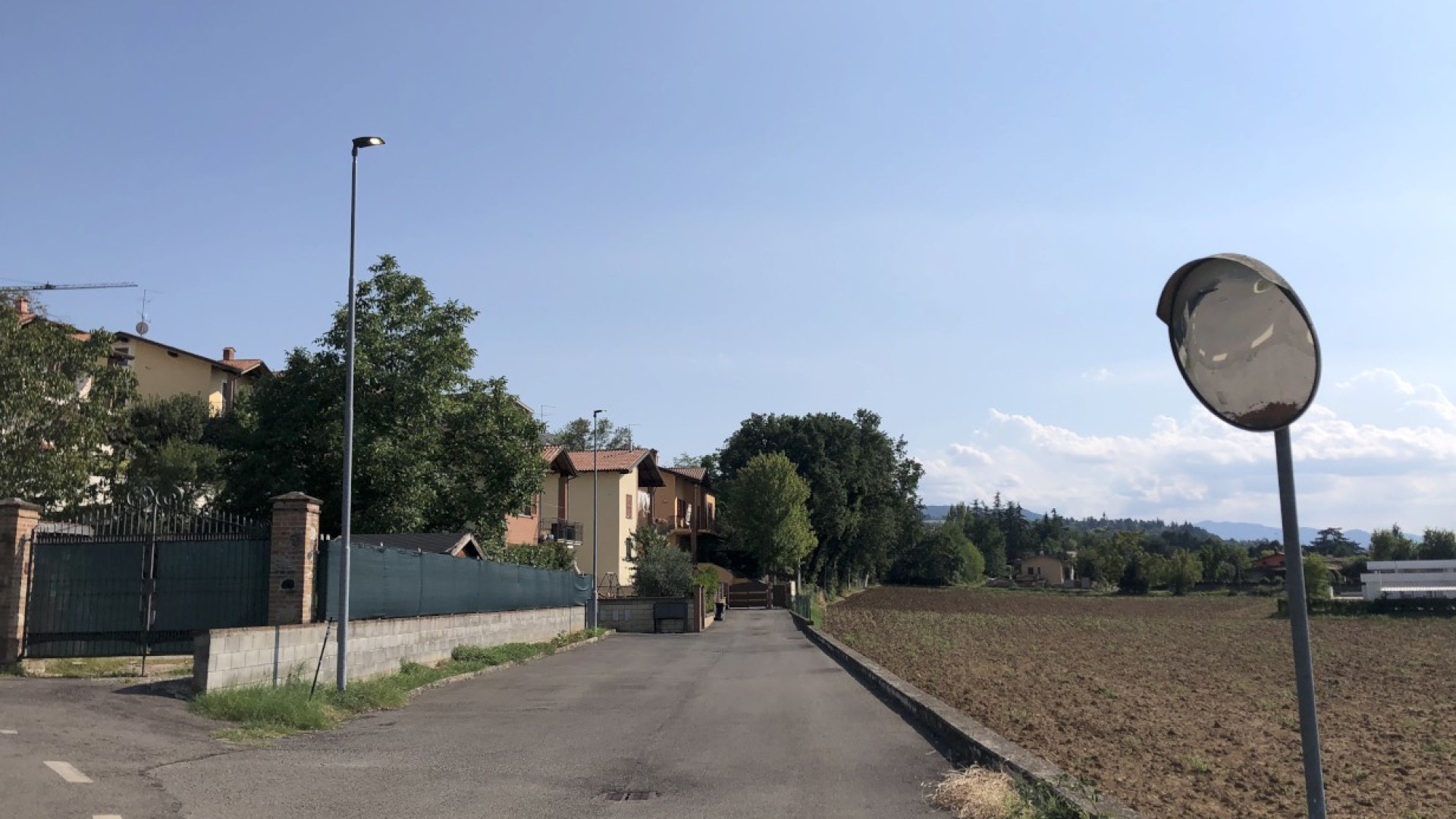 Ancarano: "Lampioni sempre accesi da settimane". La segnalazione di un residente