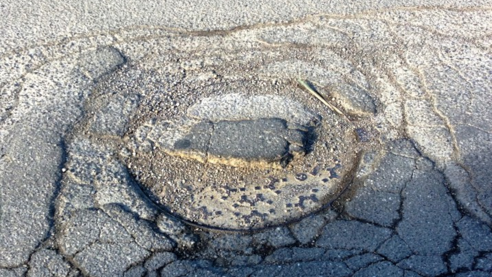 Buche nelle strade, arrivano solo 2 milioni di euro. Rolleri: "Così non andiamo avanti"