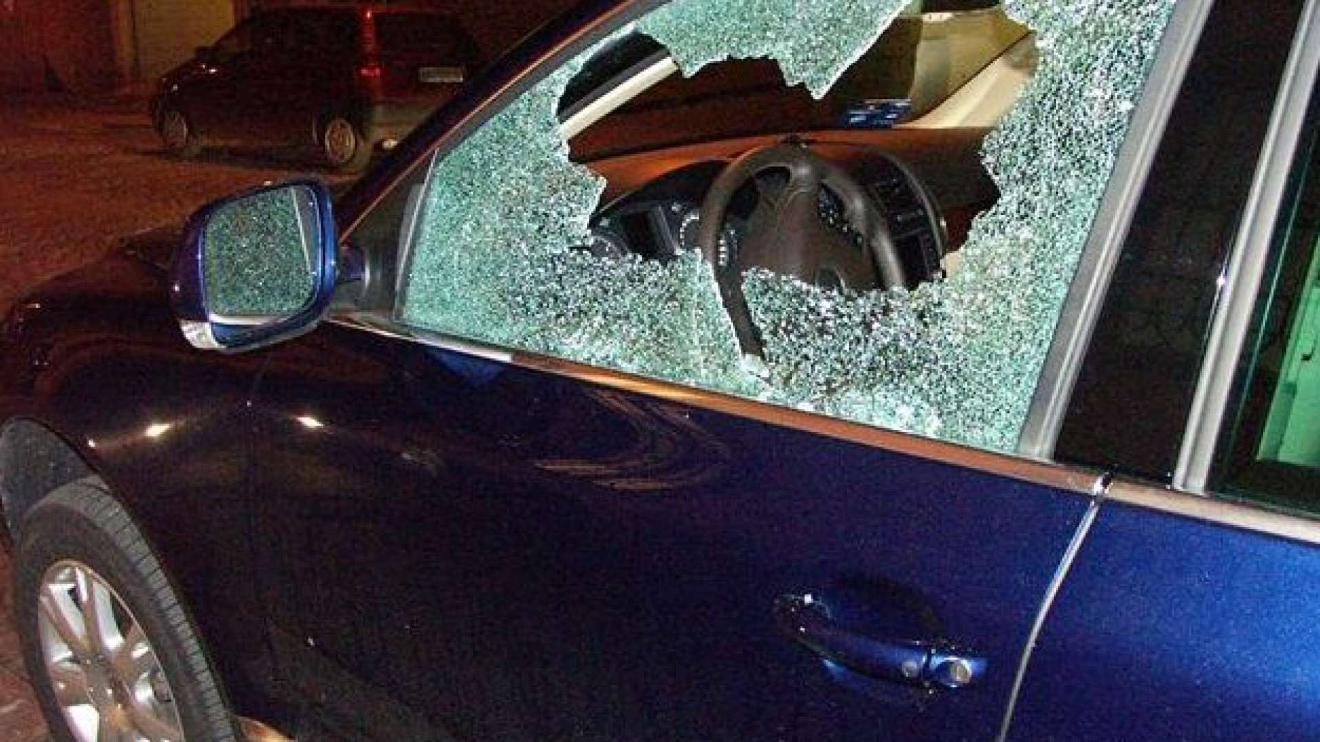 Ruba una stola diaconale dall'auto in sosta, patteggia sei mesi