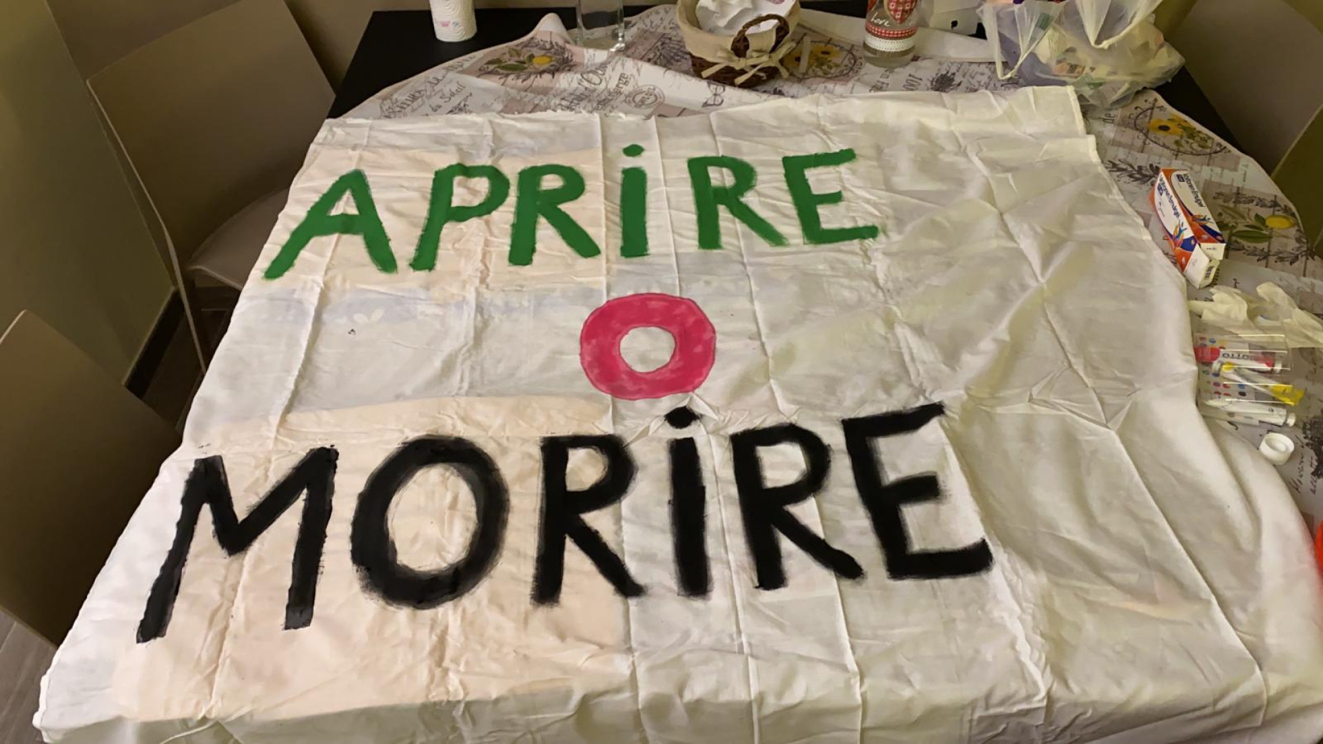 "Aprire o morire", annullata la protesta: "Fiducia nel sindaco"