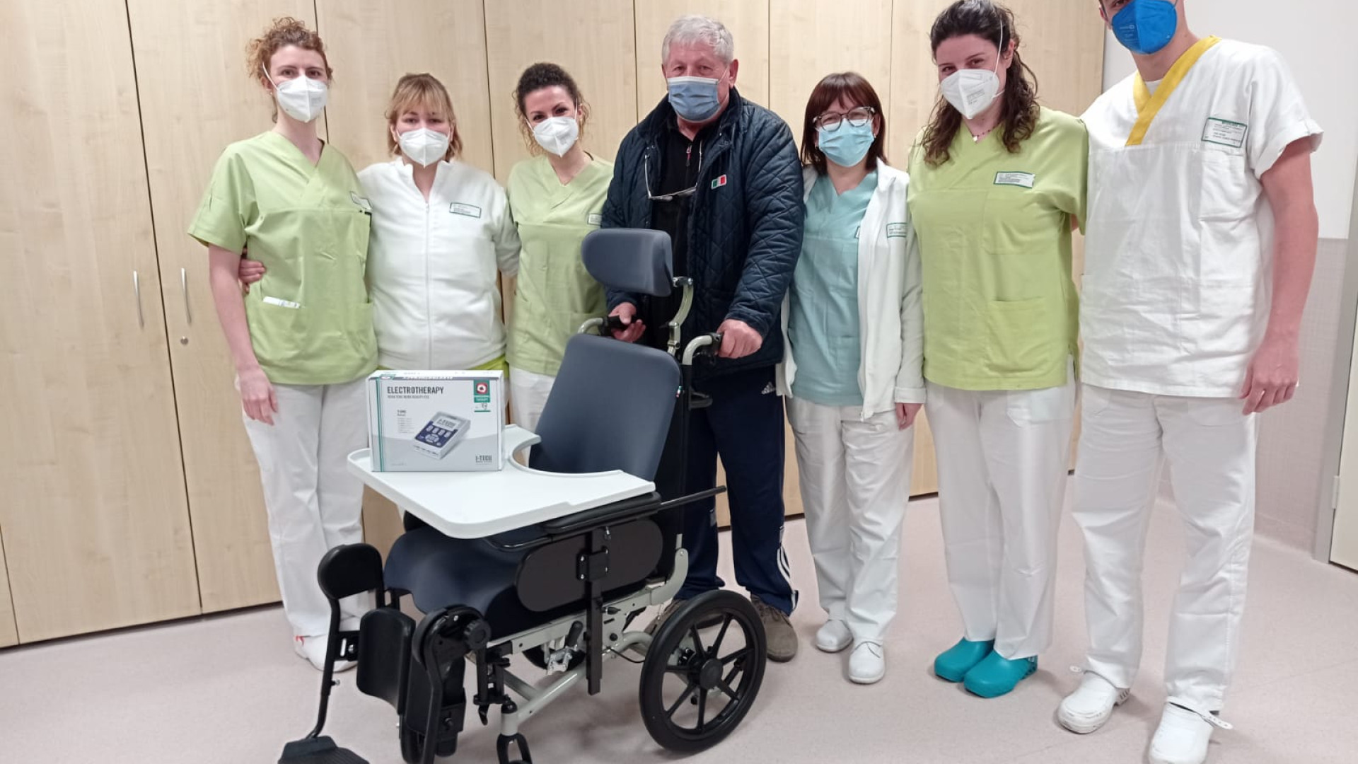 Fiorenzuola: dopo la dimissione paziente raccoglie fondi e dona una carrozzina