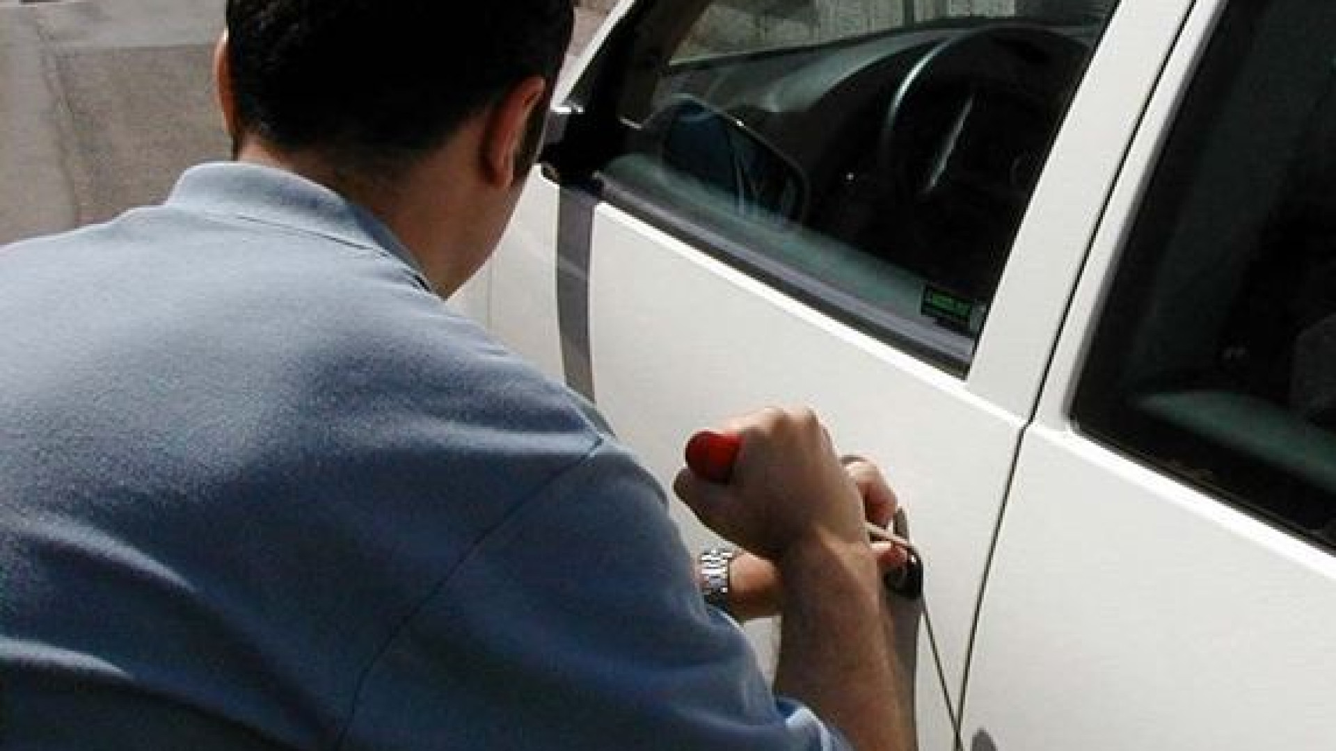 Borgotrebbia, ruba navigatori dalle auto in sosta. Diciannovenne in manette