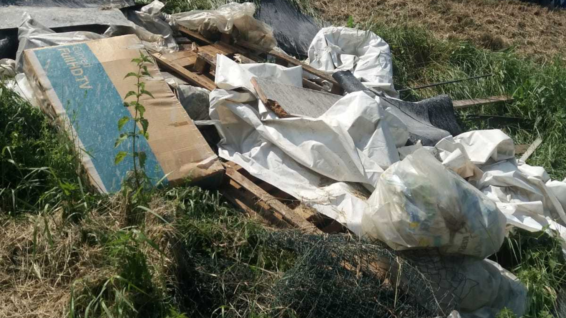 Inciviltà senza fine: discarica abusiva scoperta a Sarmato