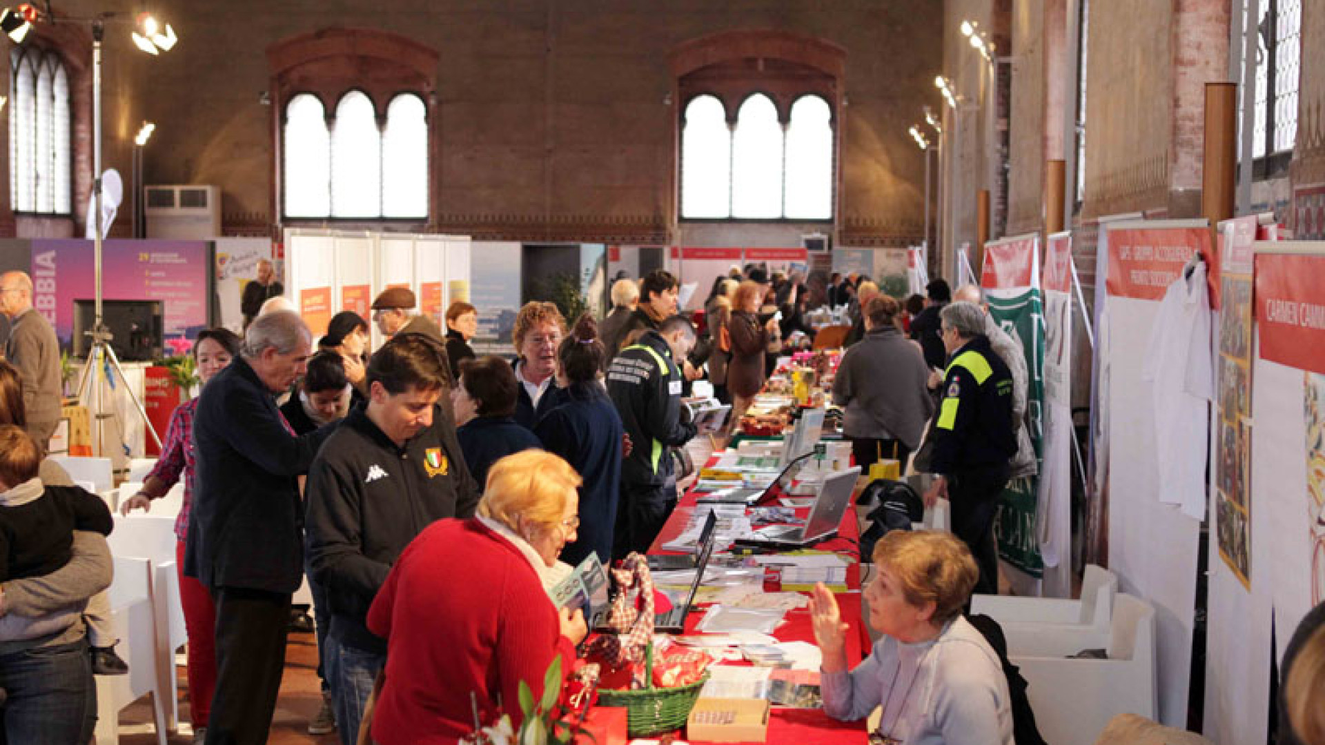 Domani la giornata del volontariato, 65 associazioni a palazzo Gotico